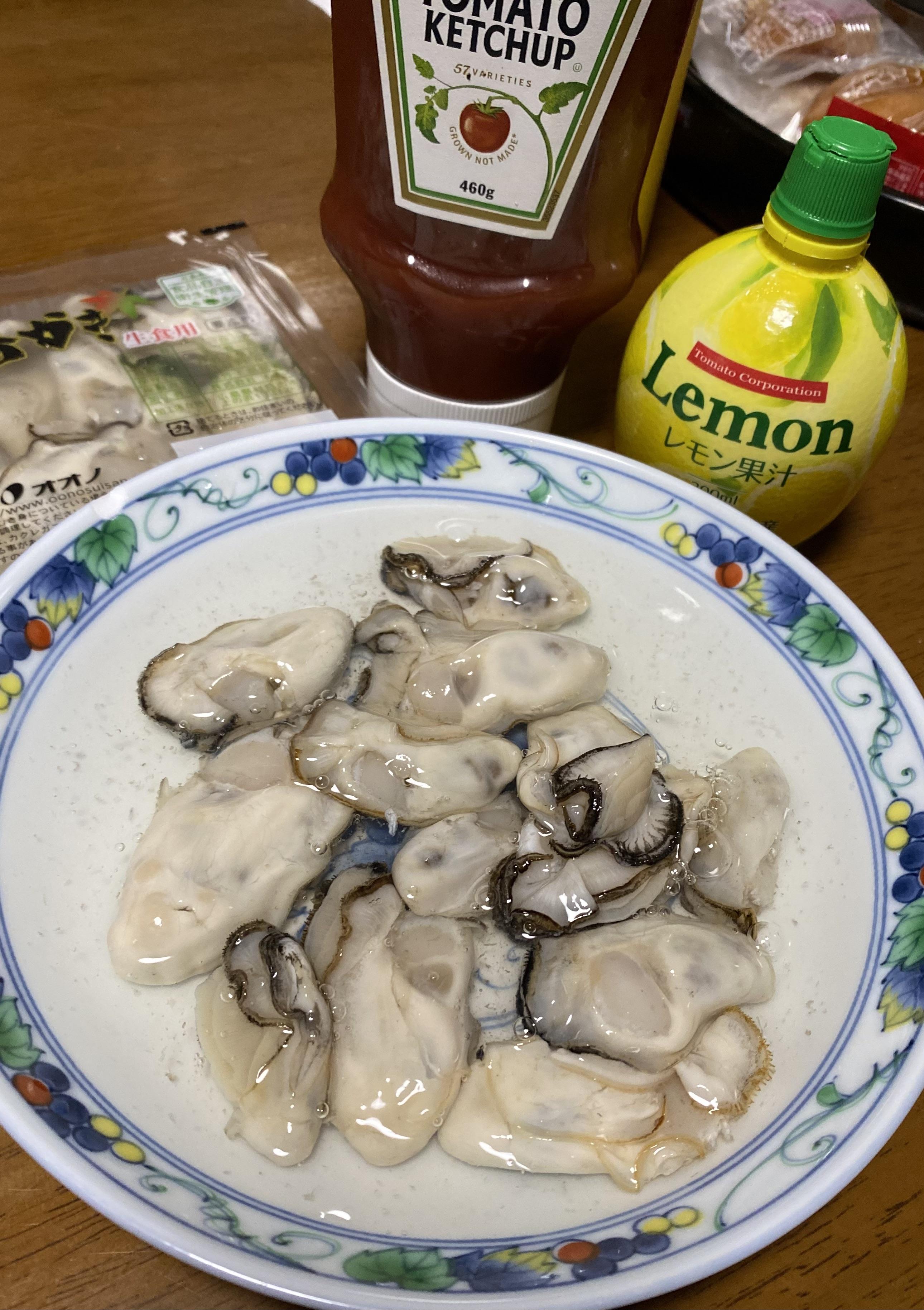 Raw oysters with ketchup and lemon juice r/JapaneseFood