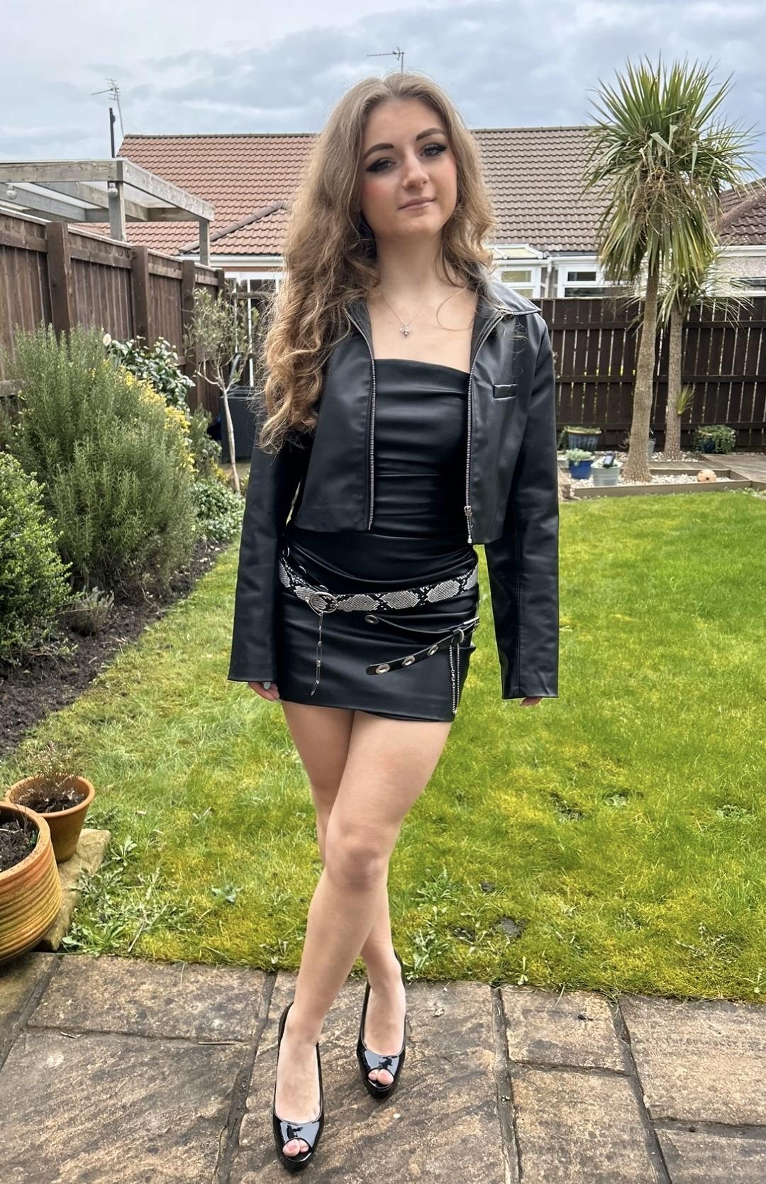 Eye shadow and leather on Abbie : hot_chavs