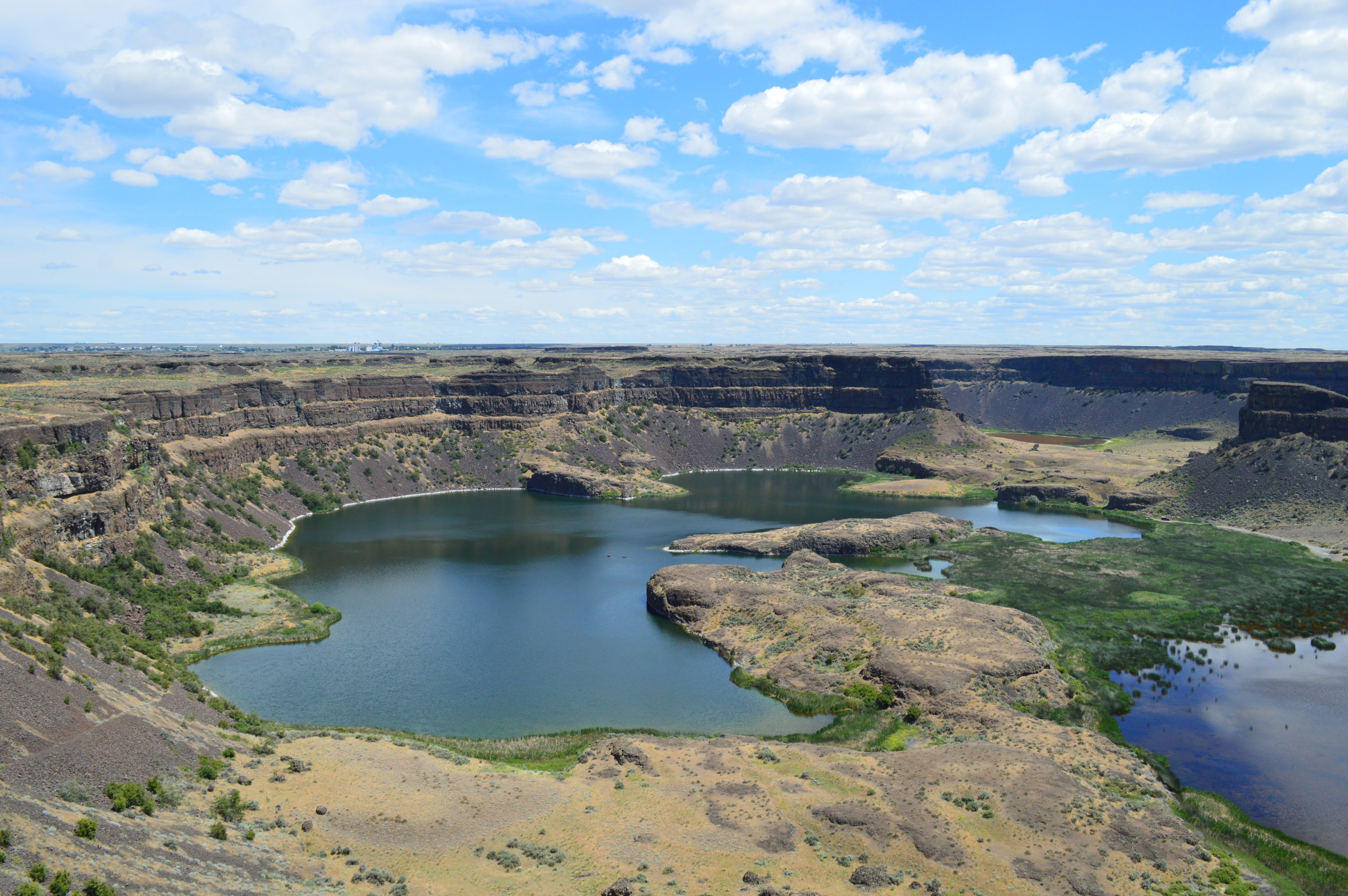 Dry Falls just south of Coulee City, Washington [6016x4000] [OC] r