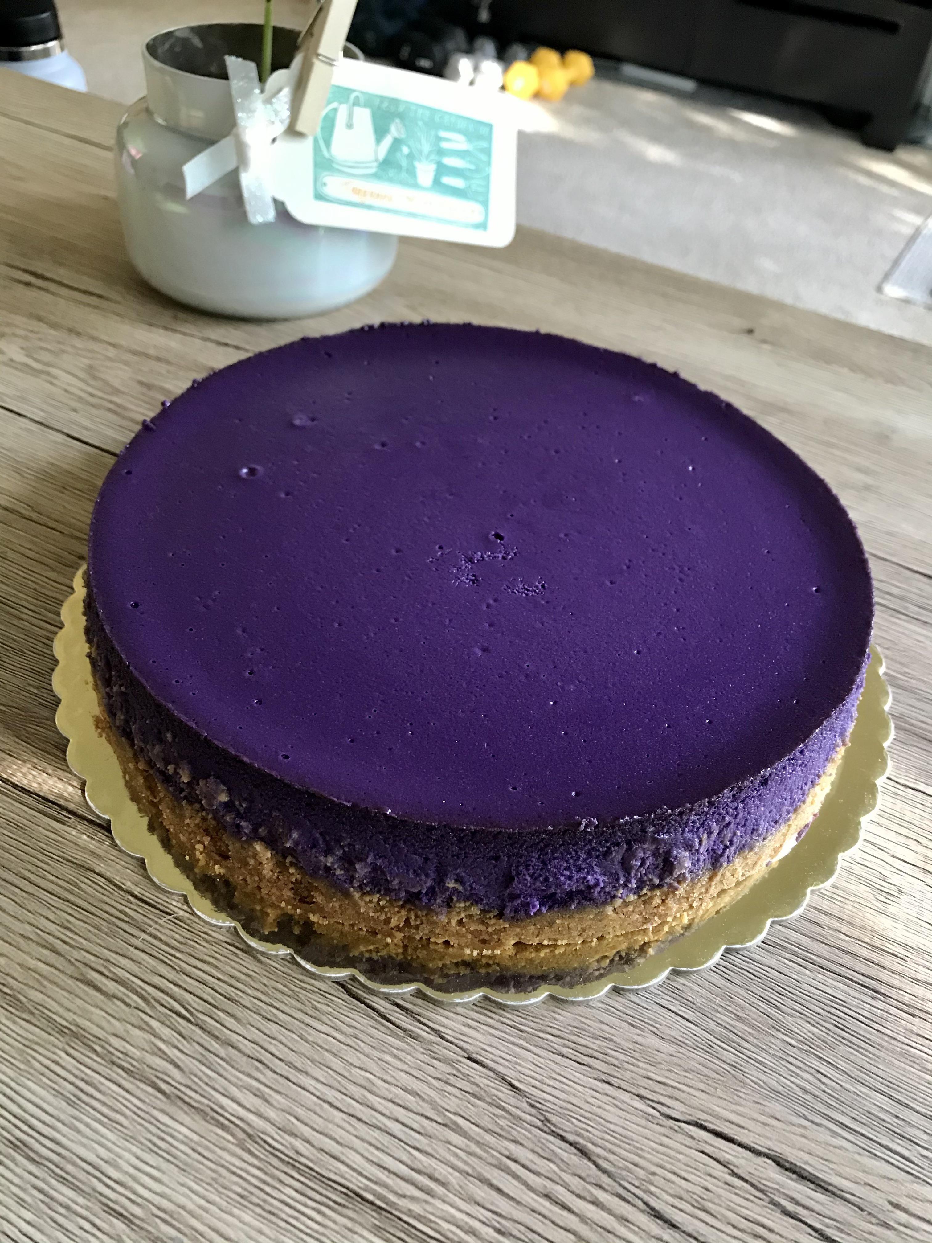 I made ube cheesecake! Finally made one with no cracks! r/Baking