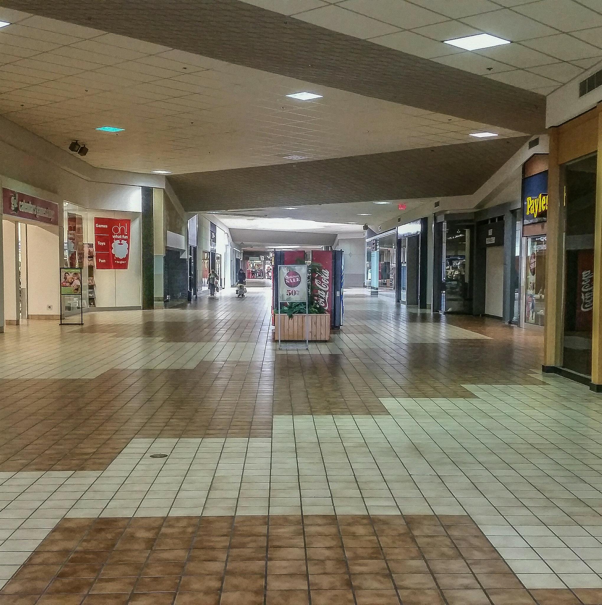 A photo my friend shot of the almost always dead Hutchinson Mall r