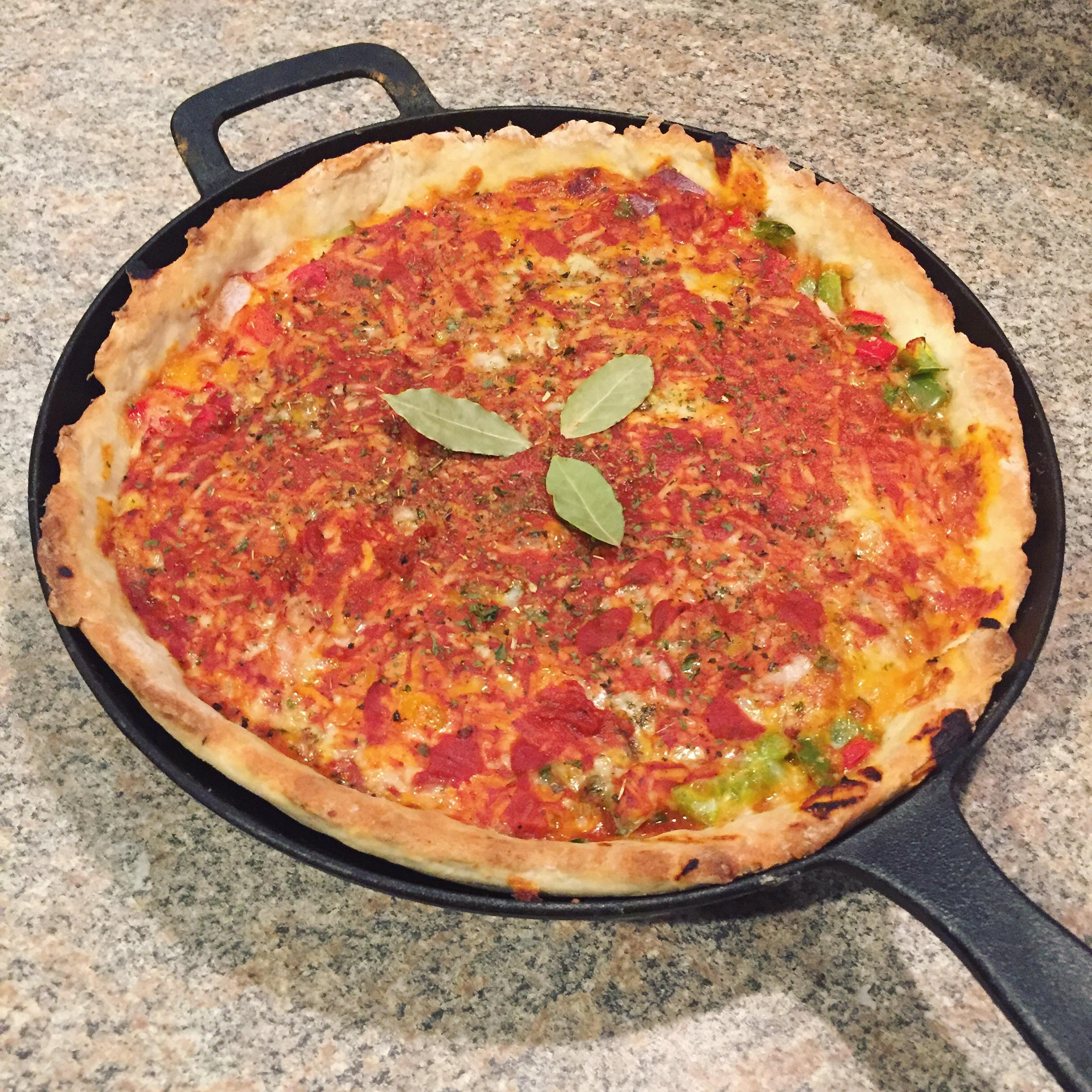 Deep dish pizza I threw together last night r/castiron