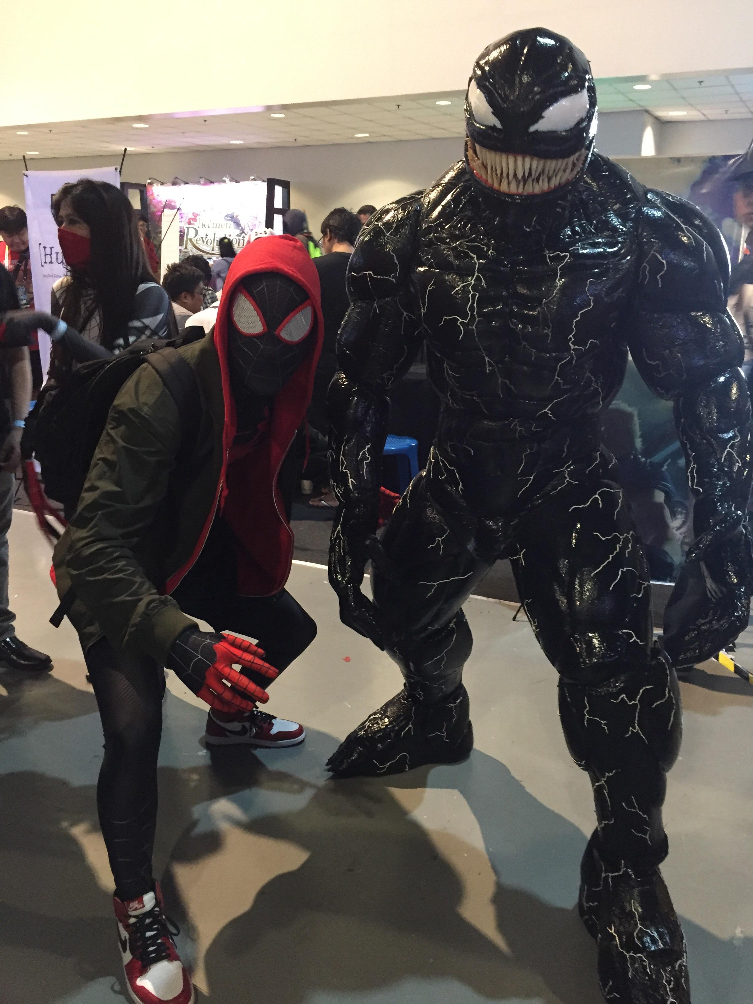 [Self] Bumped into this awesome Venom at a recent con! r/cosplay