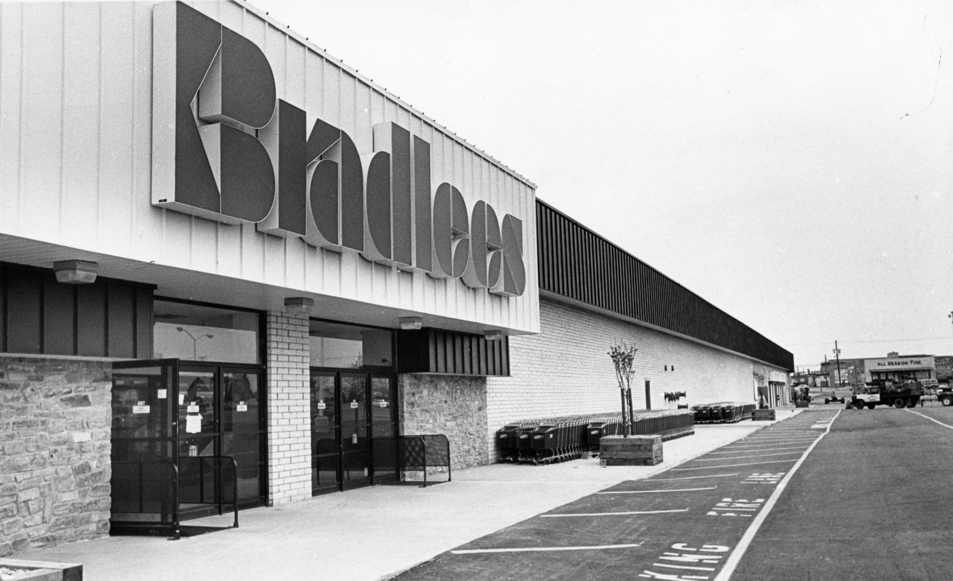 Bradlees Mall