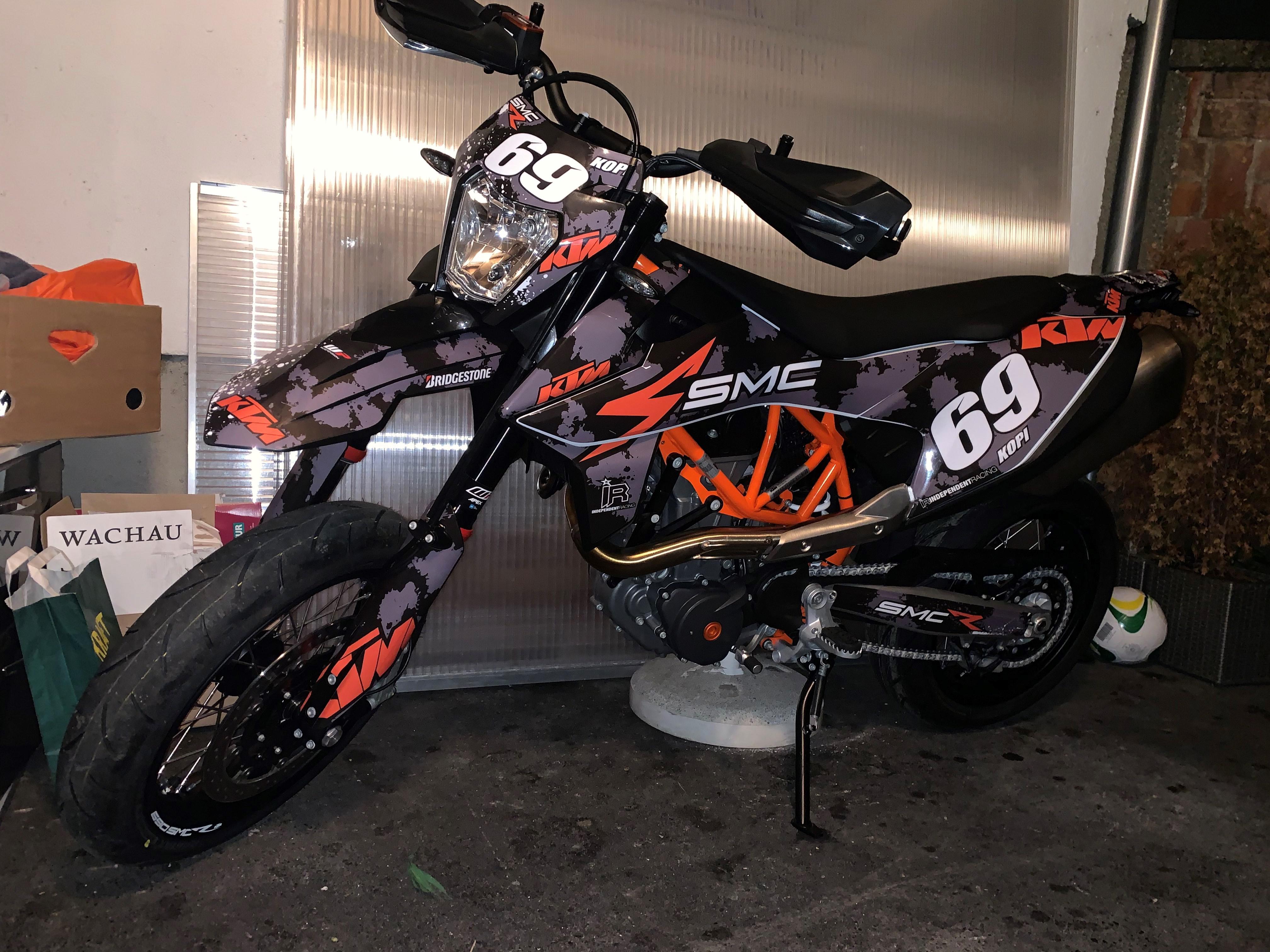 Got a new dekor for my SMCR 2019 supermoto
