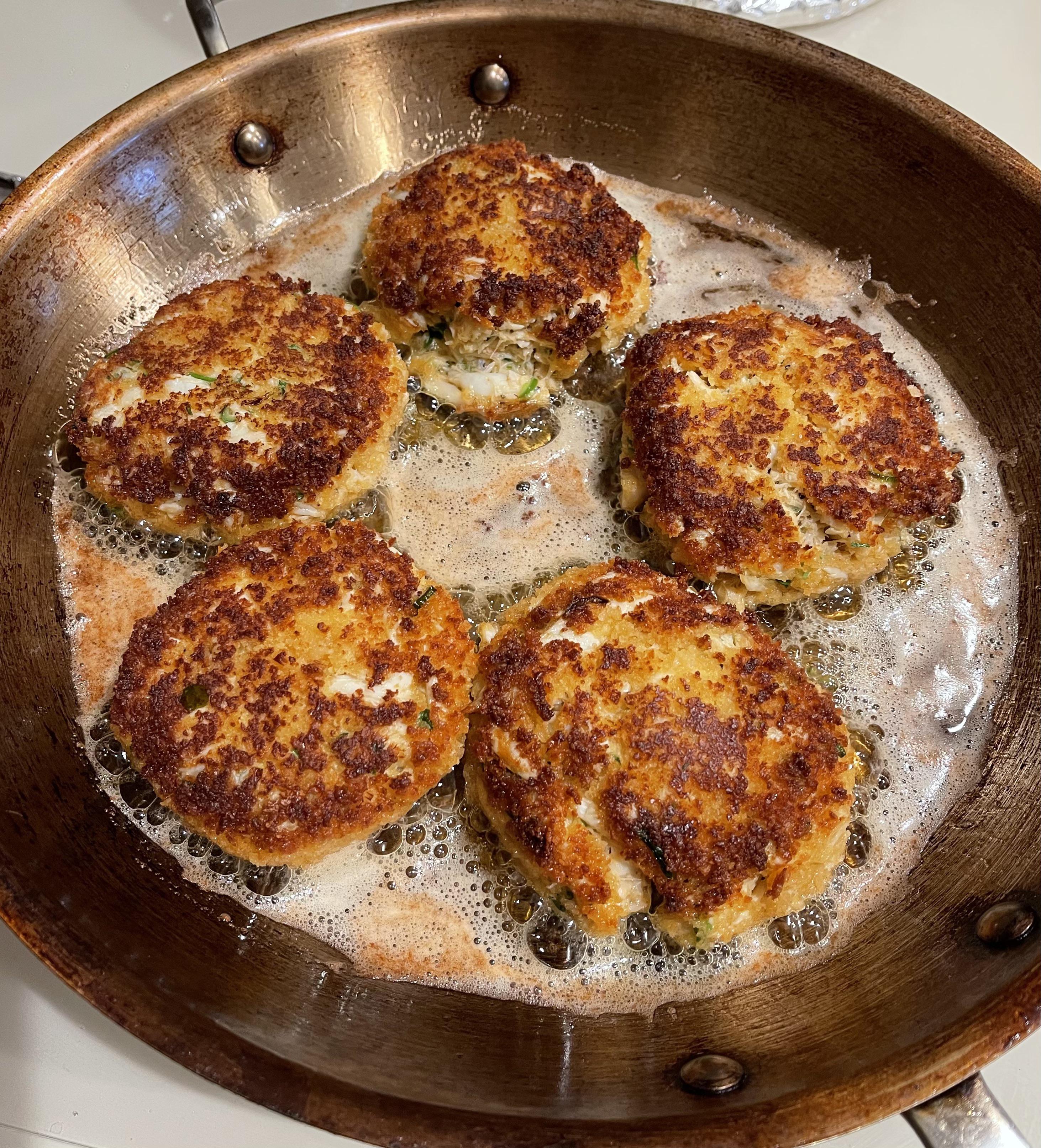 First attempt at making crab cakes using Costco lump crab meat r/FoodPorn