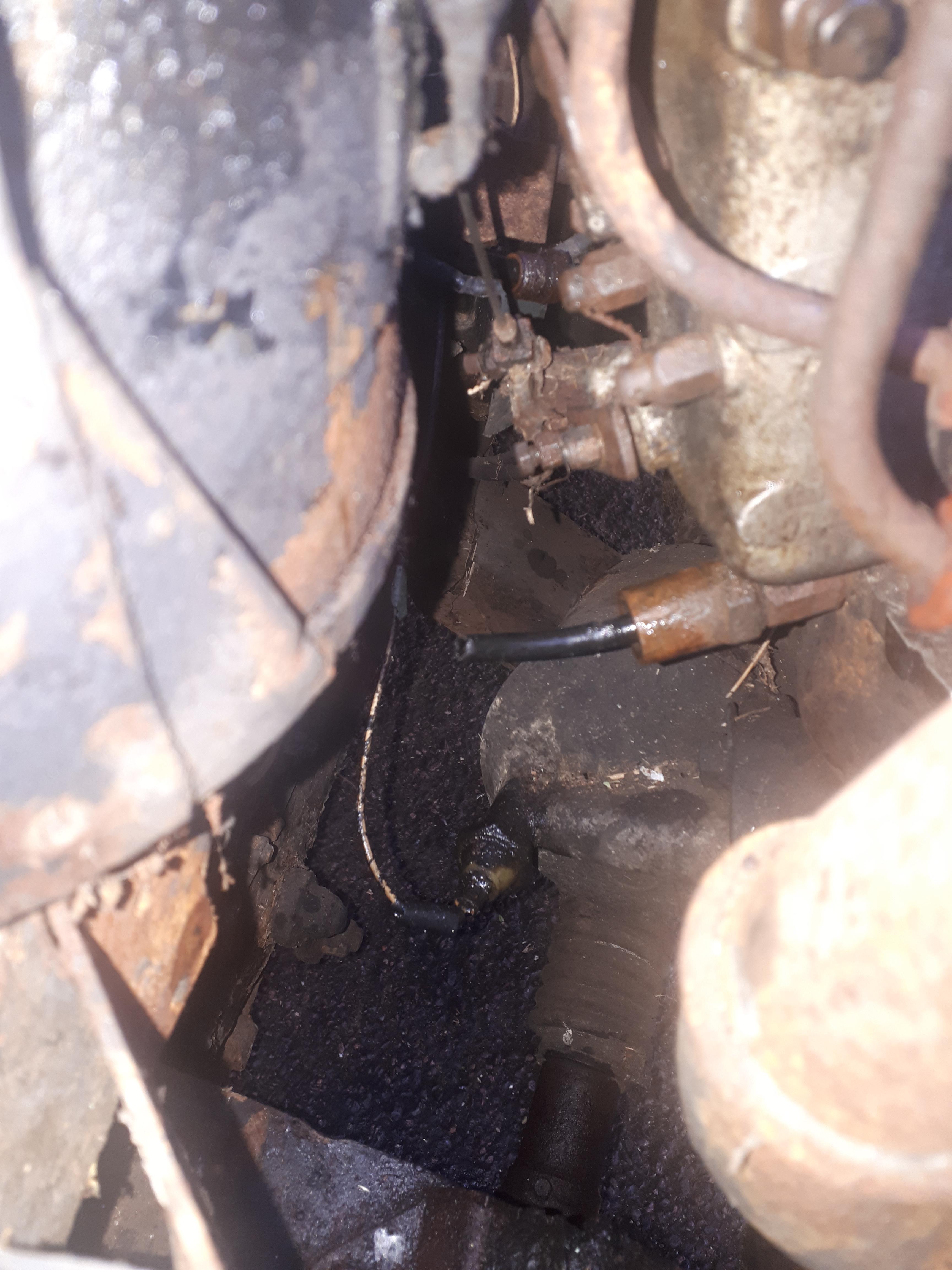 Fuel line stuck in distributor pump? r/LandRover