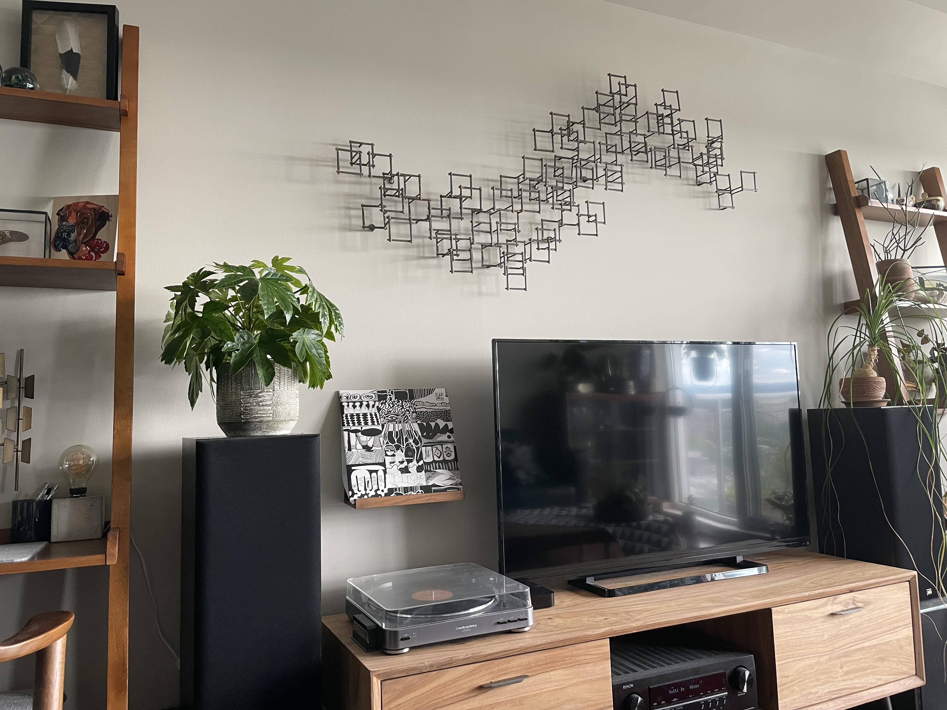 Need a little help with identtfying the artist or I'd it is even