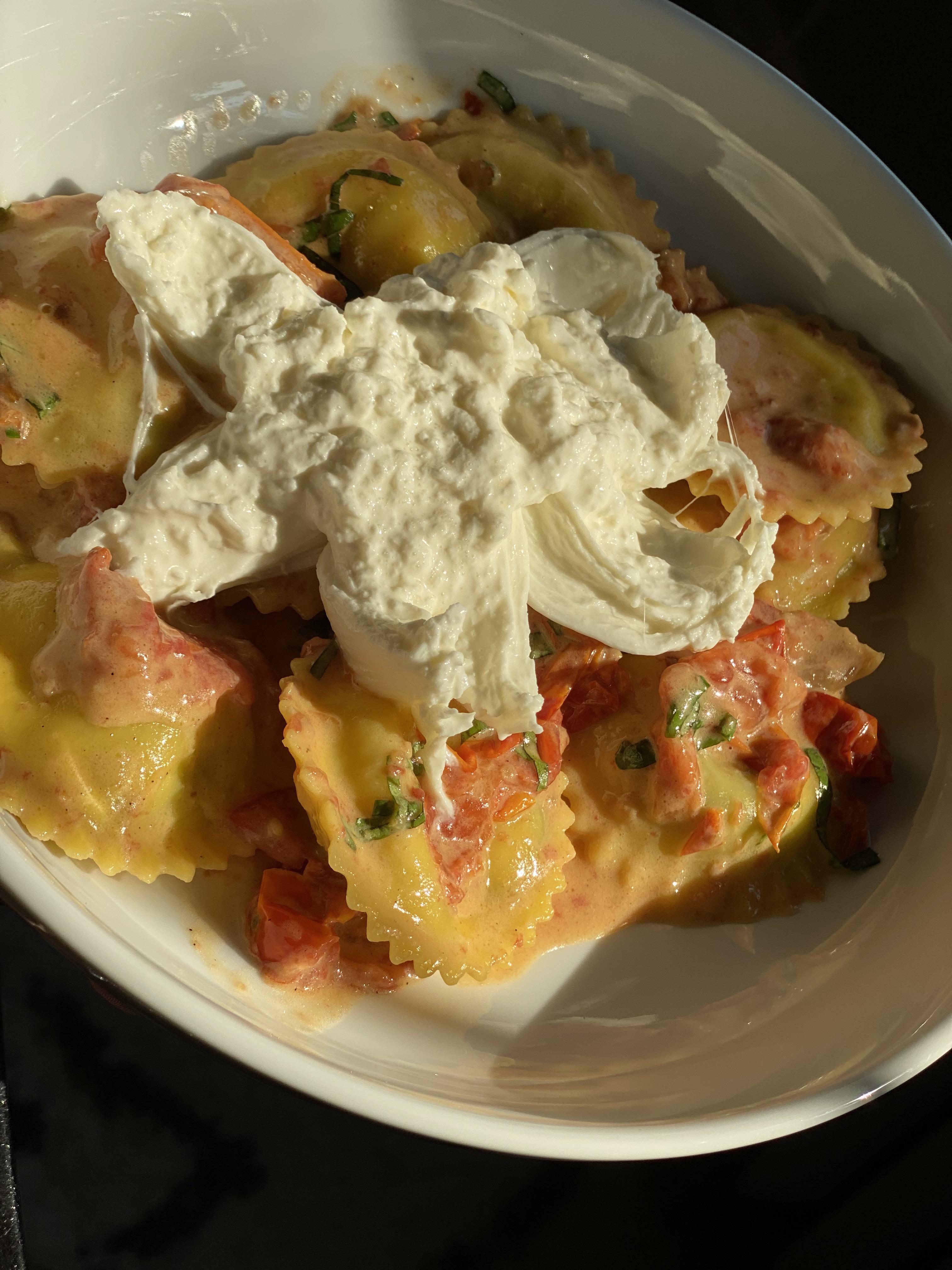 [Homemade] Pesto and Burrata Ravioli, Roasted Tomato Cream Sauce