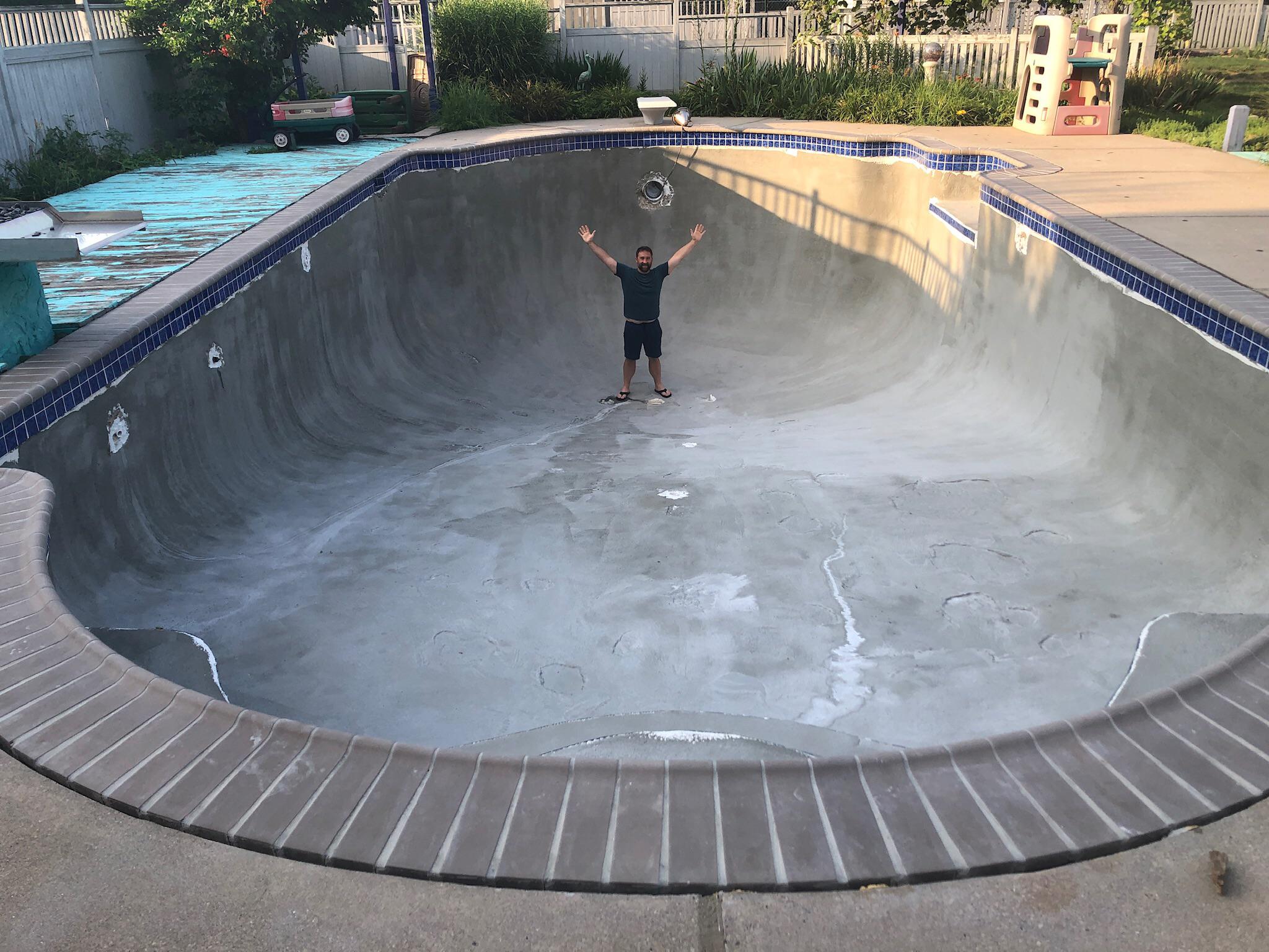 Standing in my drained pool makes me look miniature. : r/pics