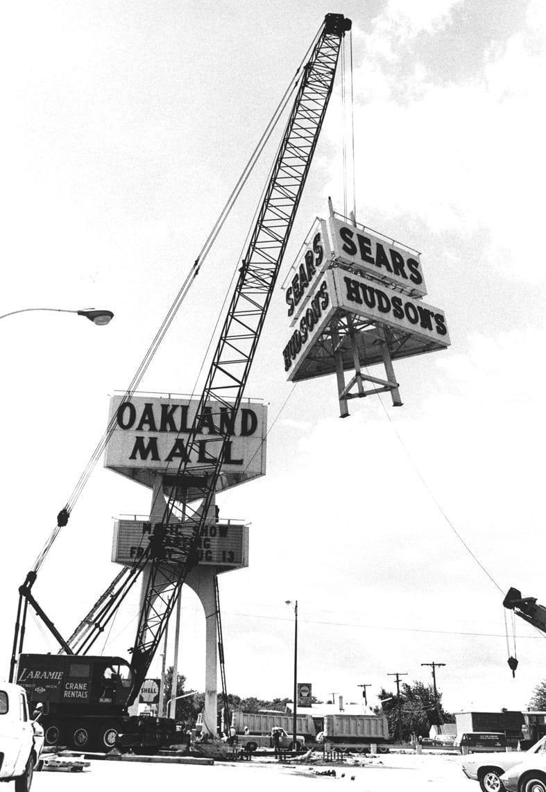 Classic Detroit area retail The grand opening of Oakland Mall, Troy