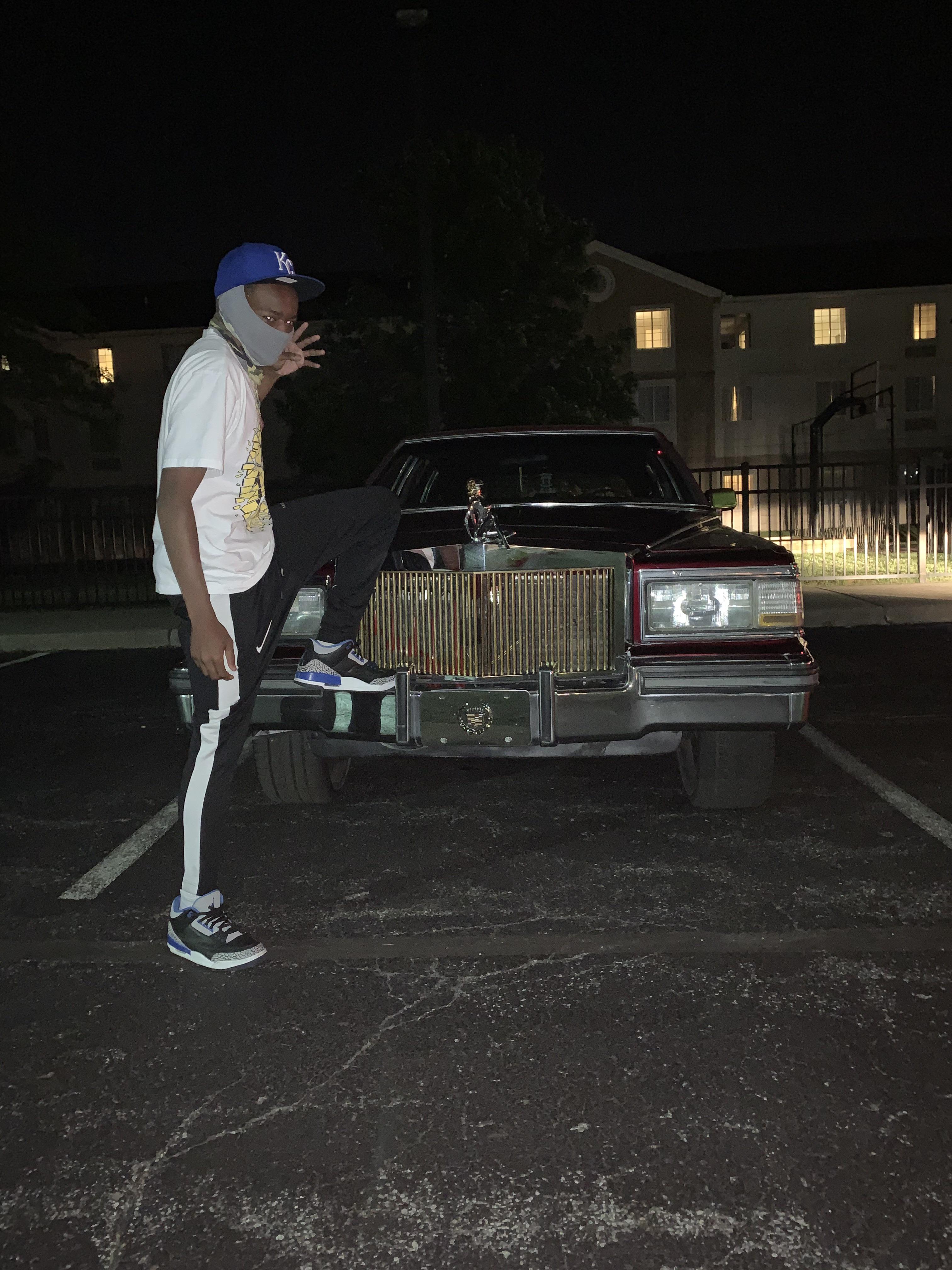 HE GOT THE MAD DRIP BOWL CUT VIBE LOOKIN REAL SCRUMPTIOUS AND WELL FEDD