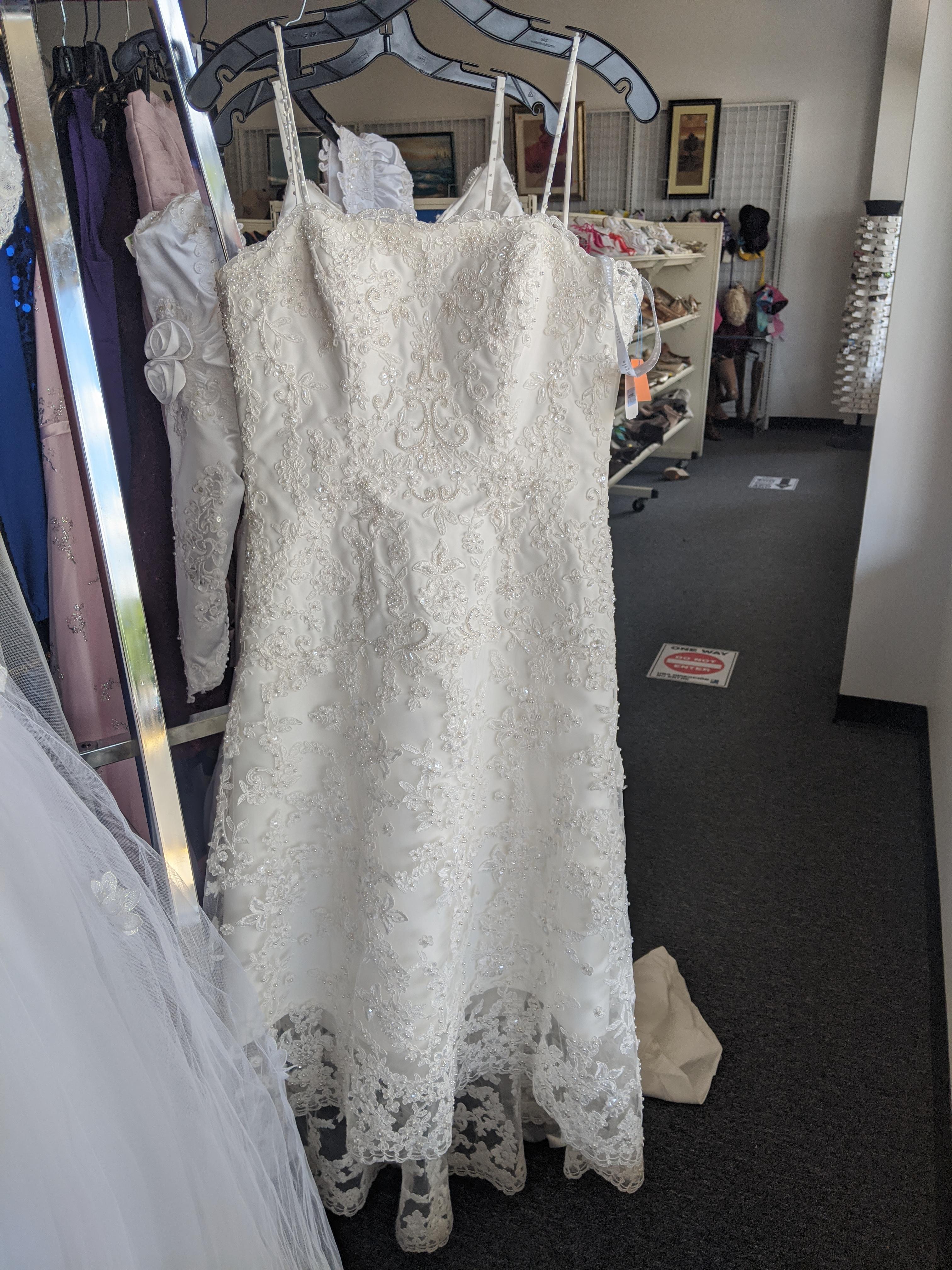 Cute Wedding Dress at NOVA Goodwill! r/Weddingsunder10k