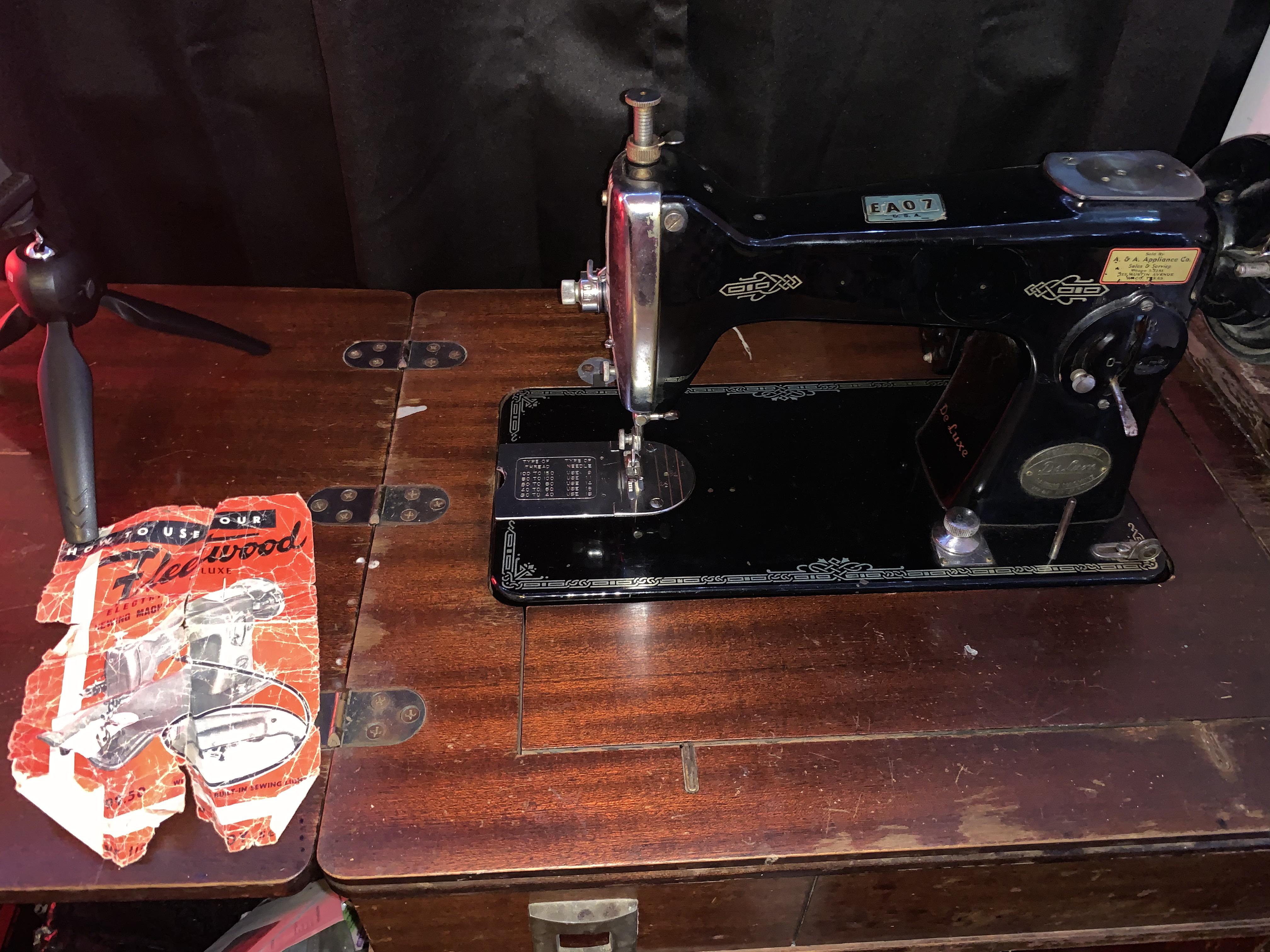 Could anyone tell me more about this sewing machine? Fleetwood Deluxe
