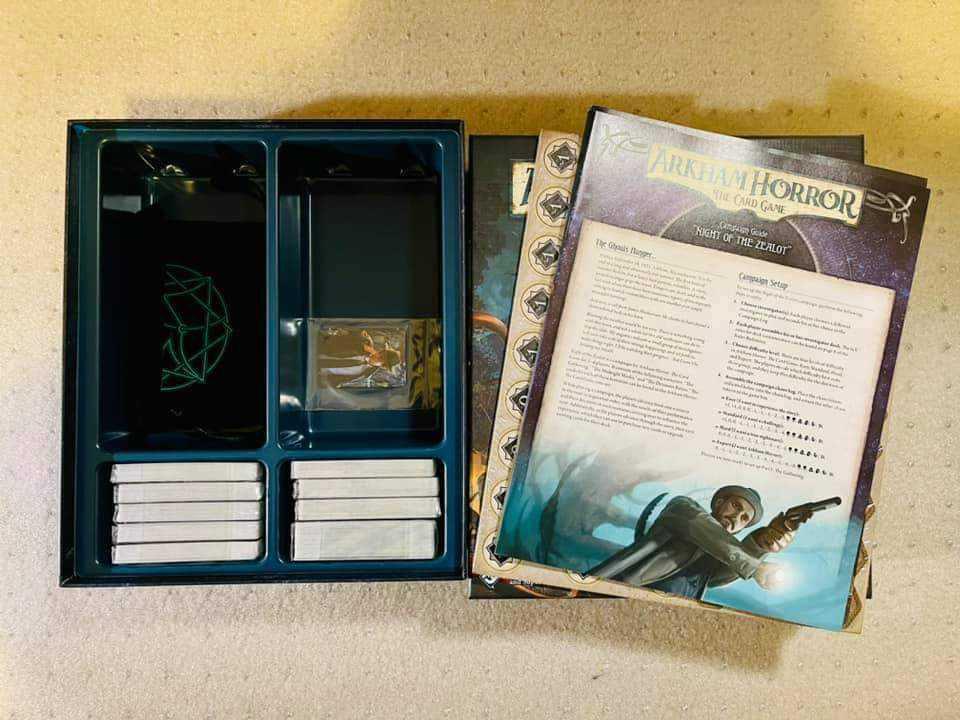 Arkham Horror The Card Game Revised Core set Content and Box r