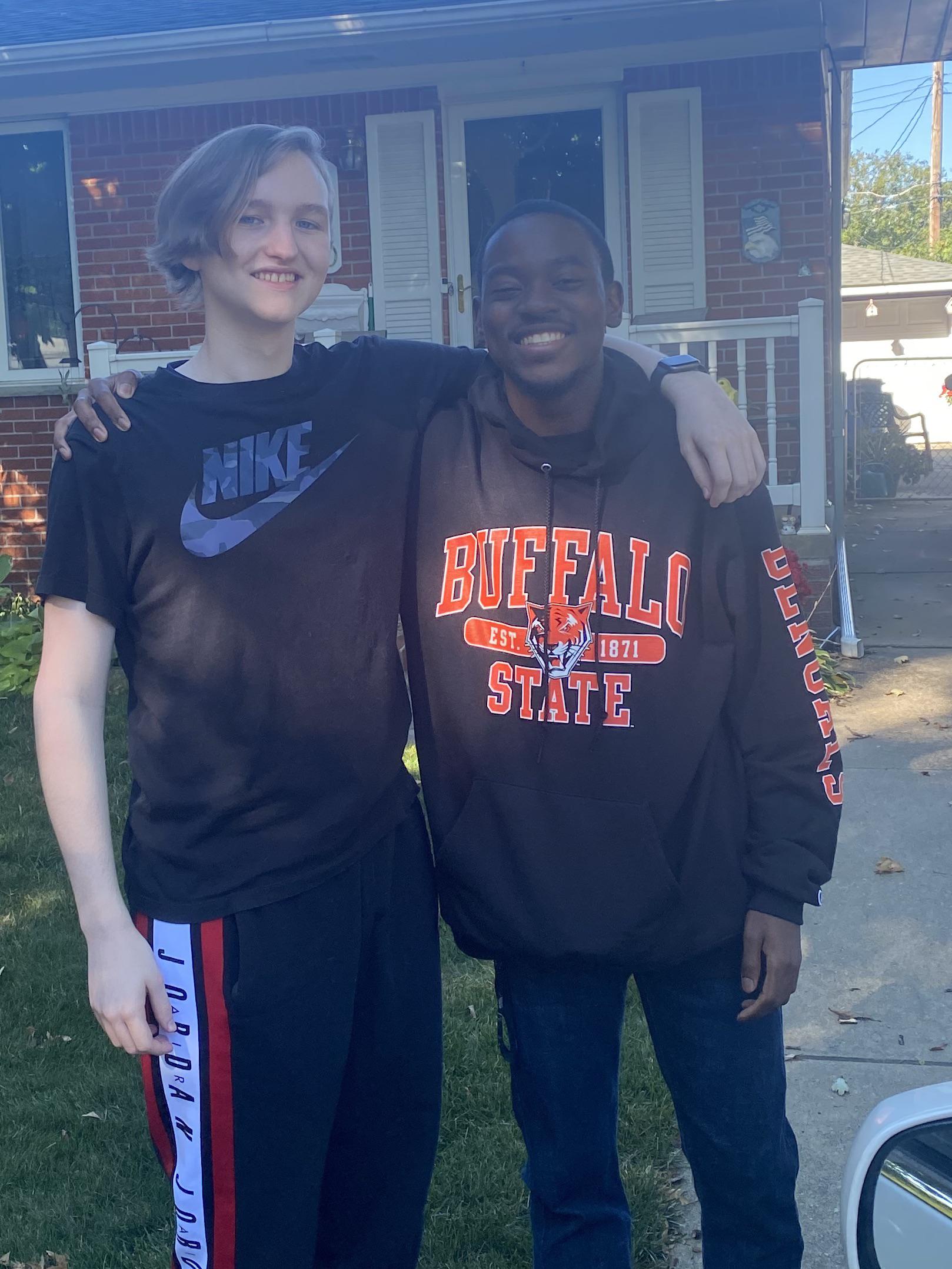 We’ve been friends on Xbox for 10 years. Today we finally met r/pics