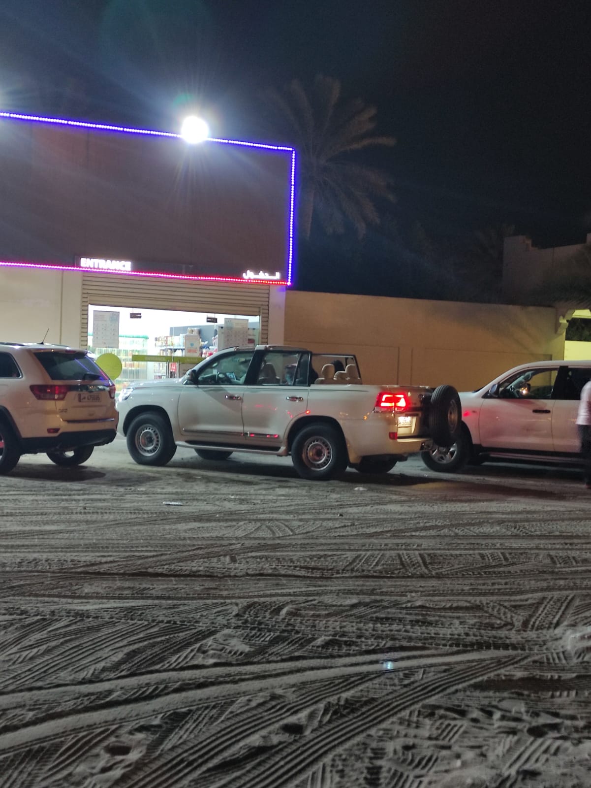 Only in Qatar convertible land cruiser modded r/qatar