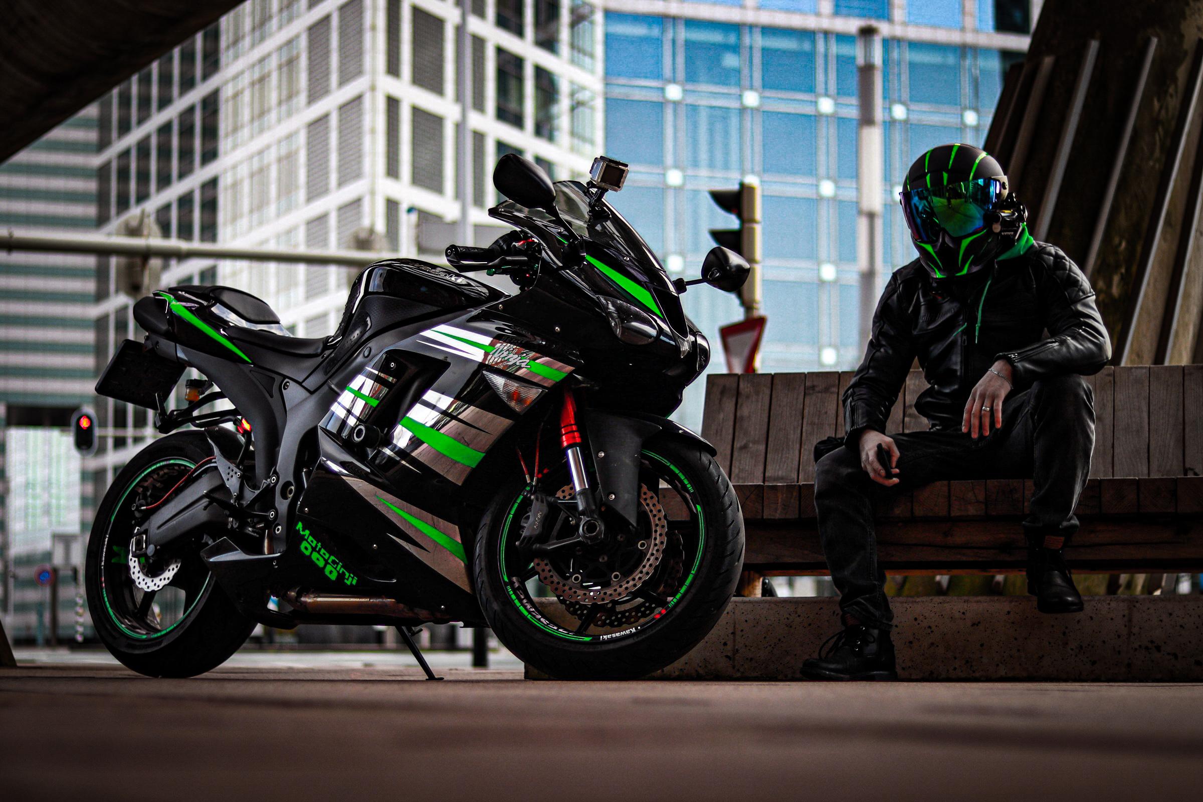 My customized 2008 Kawasaki ZX6R Special Edition. 2400x1600 r