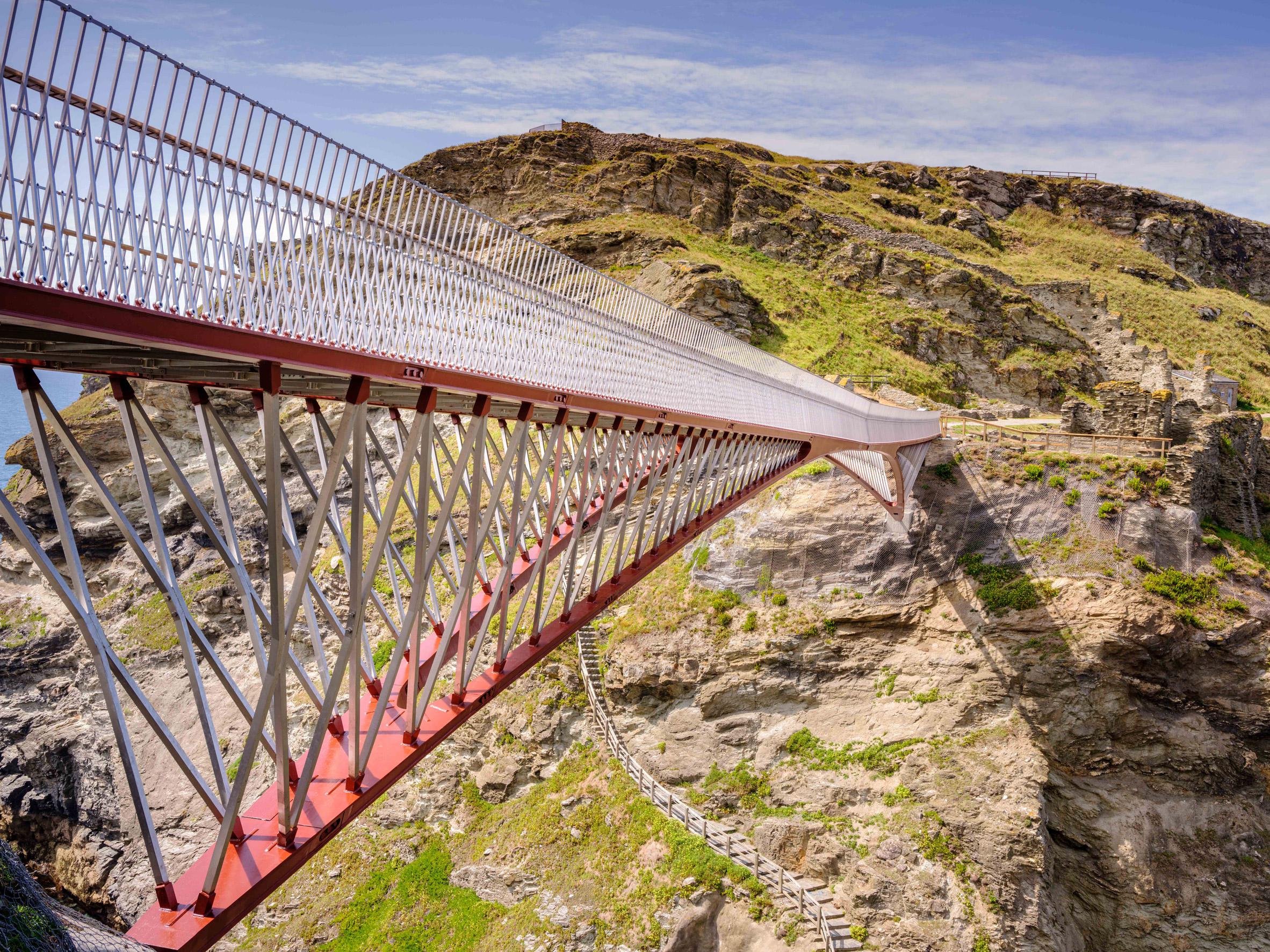 Tintagel Castle Bridge in Cornwall (Photo by Jim Holden) [2364x1773