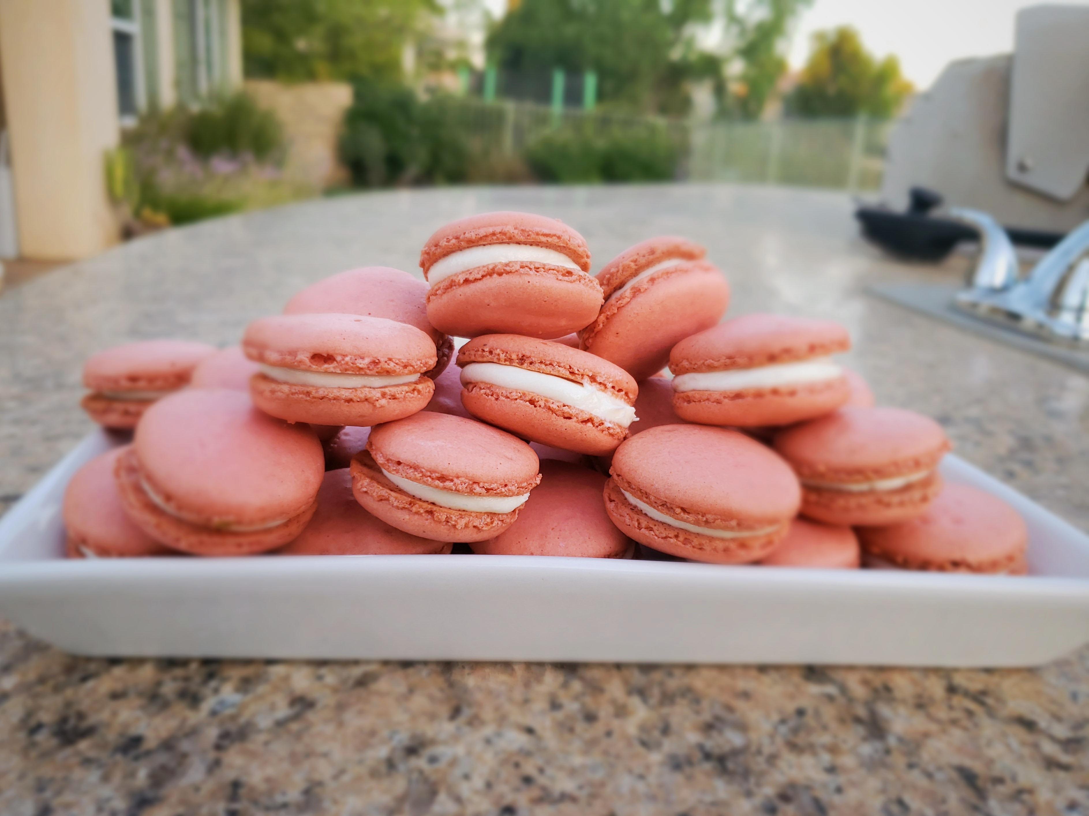 [Homemade] macarons with buttercream frosting r/food