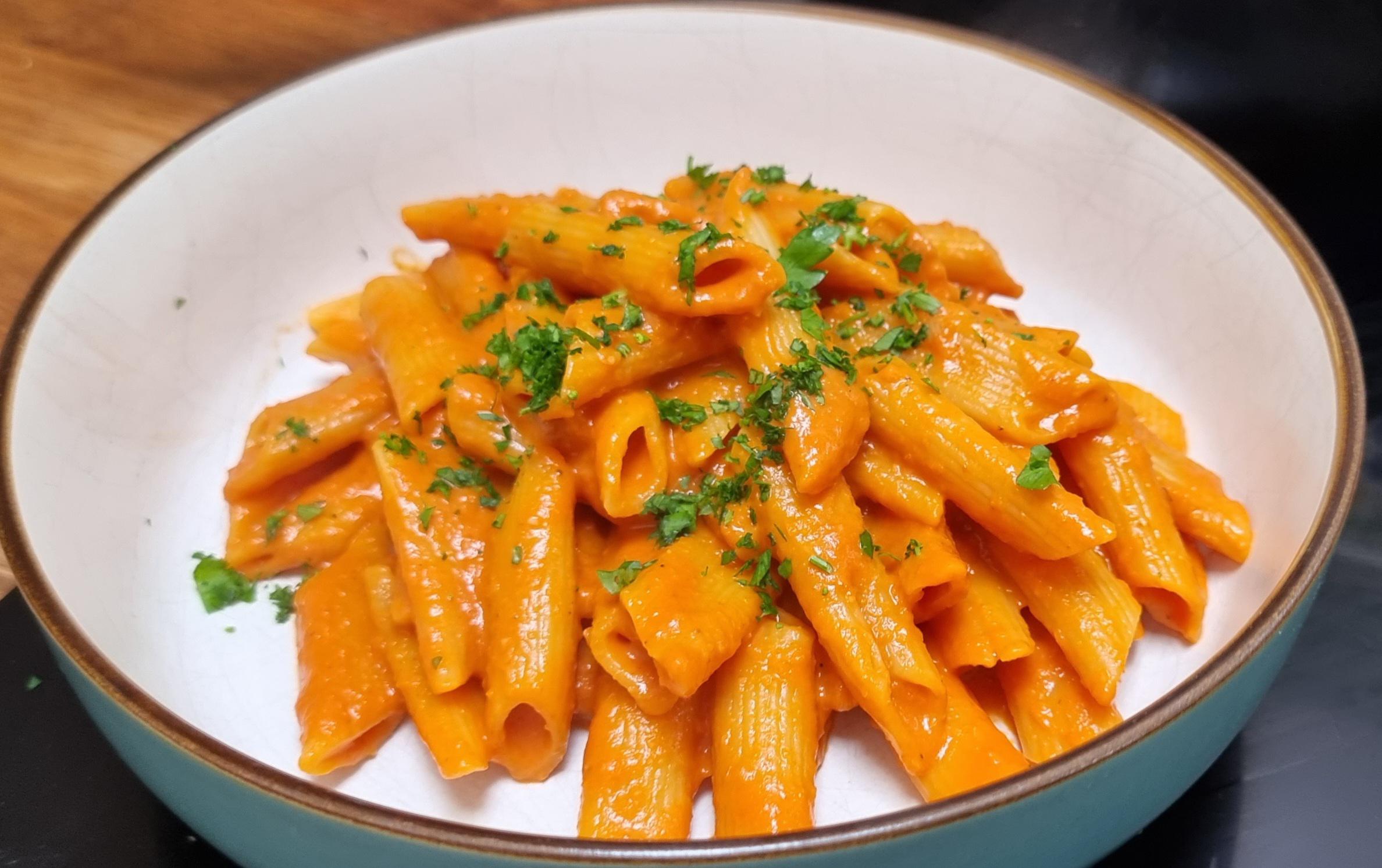 Penne alla vodka (with vegan cream and cheese substitutes) r/FoodPorn
