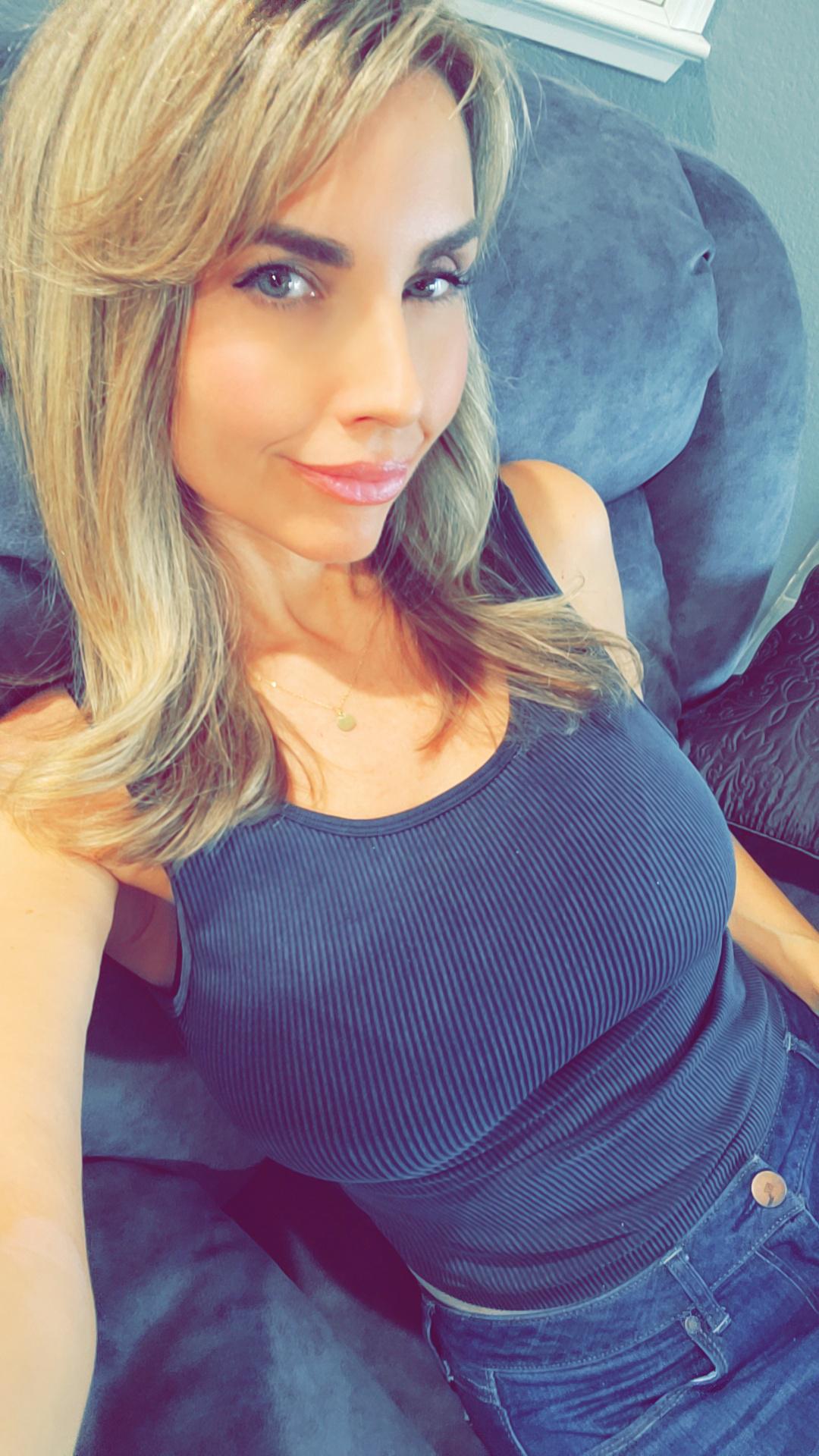 Do the Freaks come out on Friday? : OnlyFansBlonde