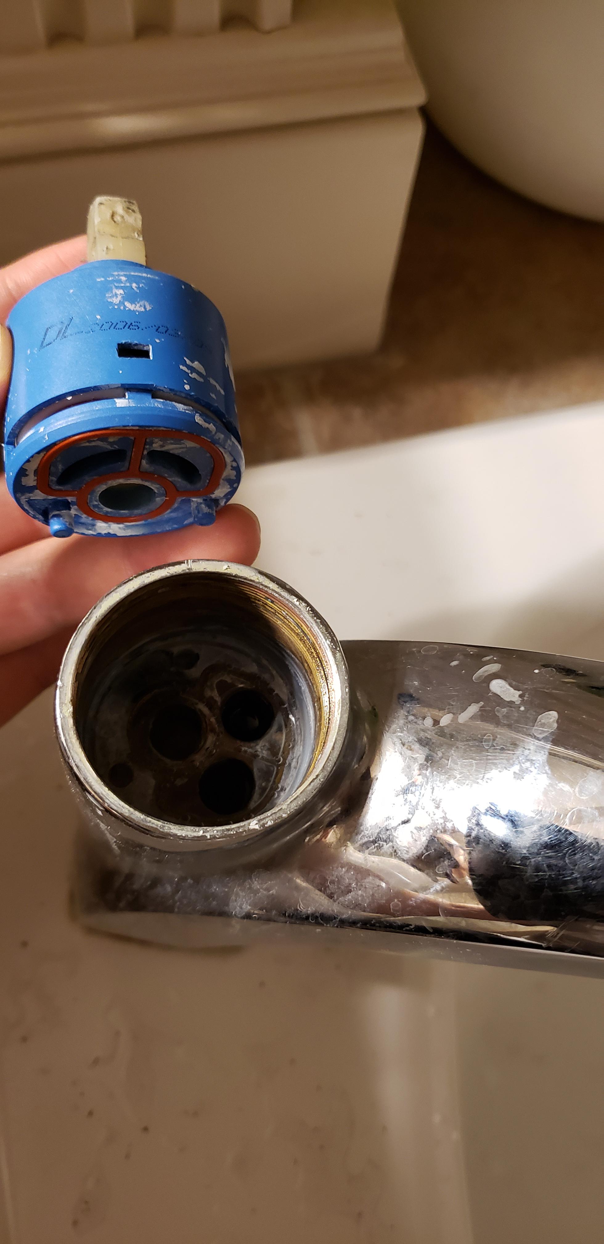 Trying to replace tub faucet cartridge. What company? r/Plumbing