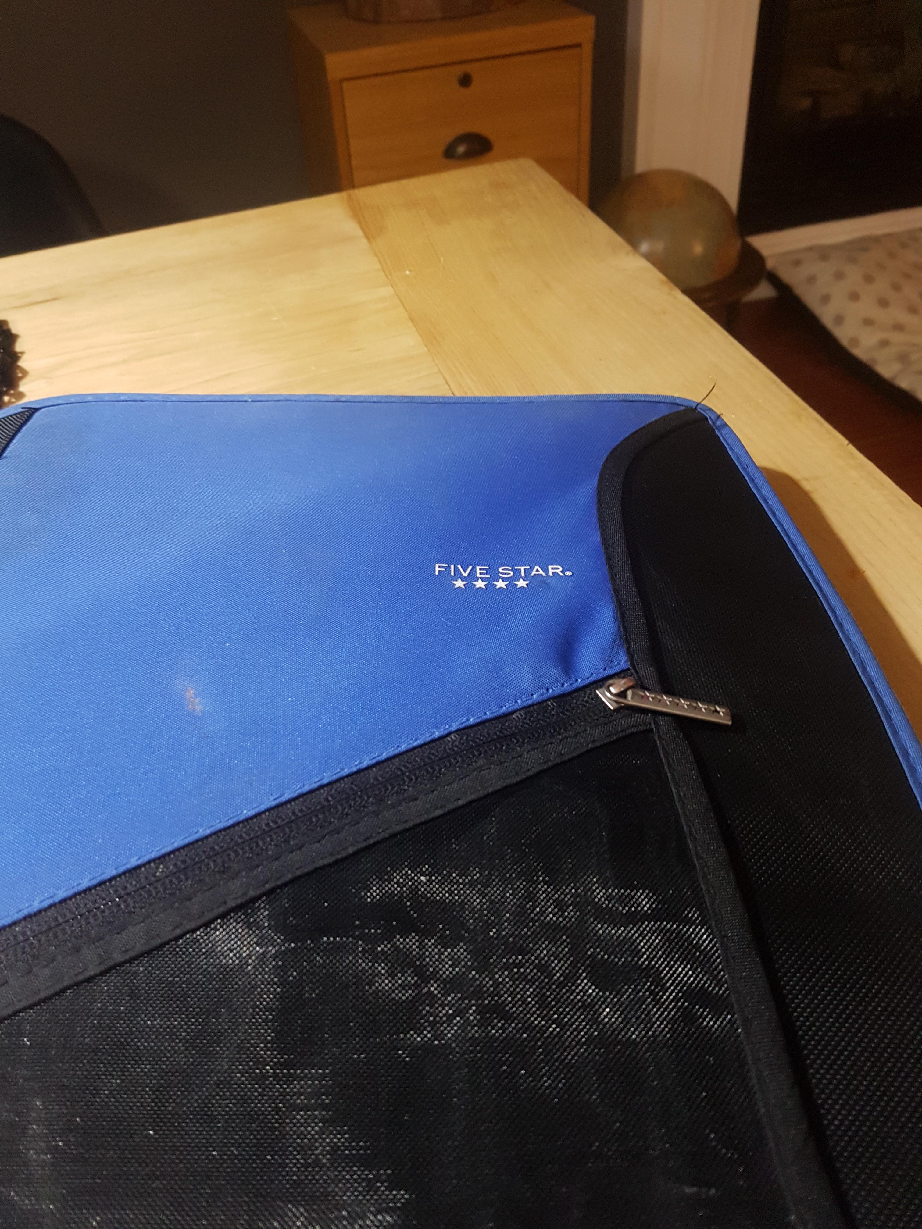 This 5 star binder only has 4 stars. r/mildlyinteresting