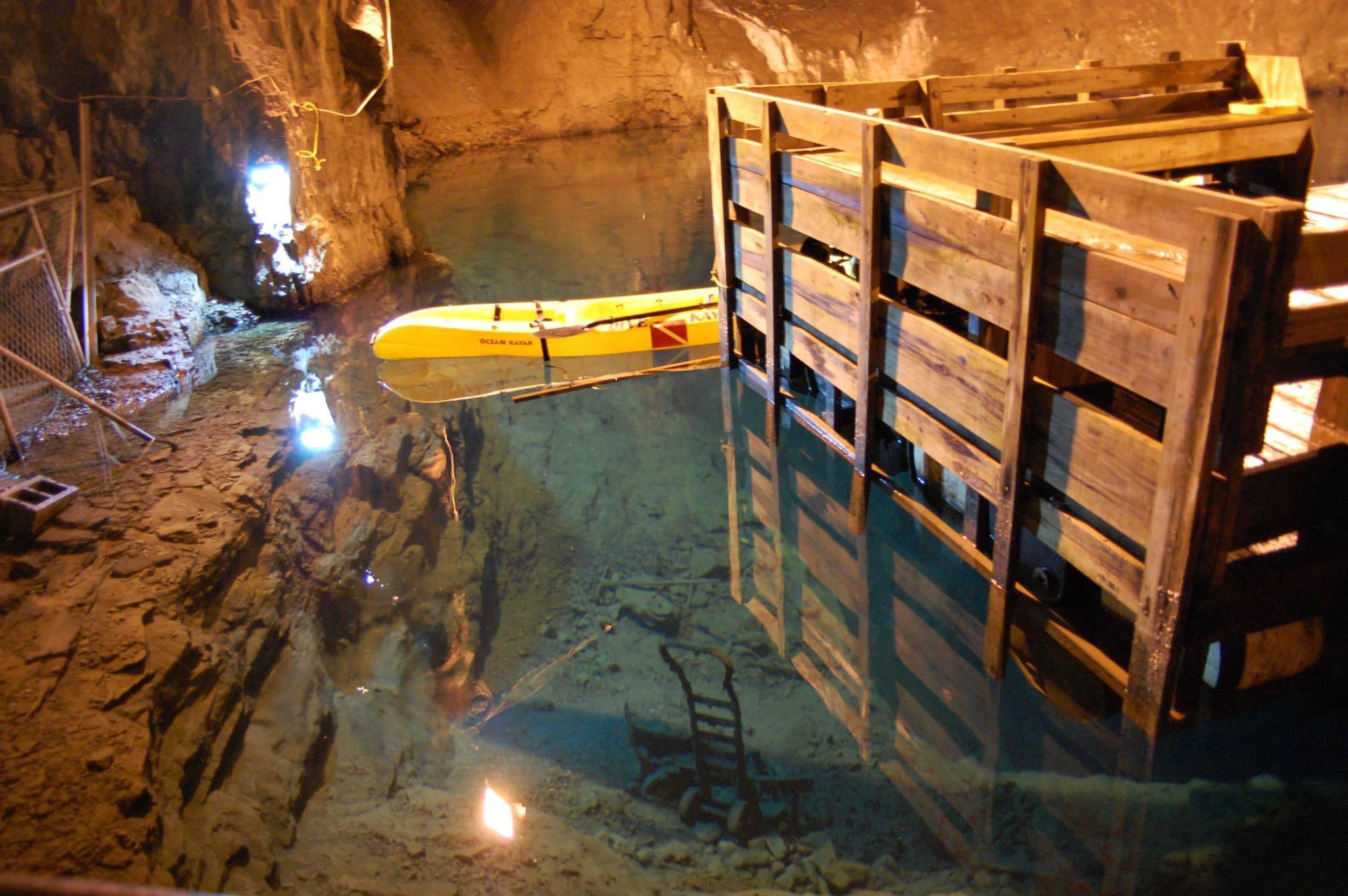Bone Terre Mine, Bonne Terre MO. Scuba diving and boating. Pics in comments r/urbanexploration