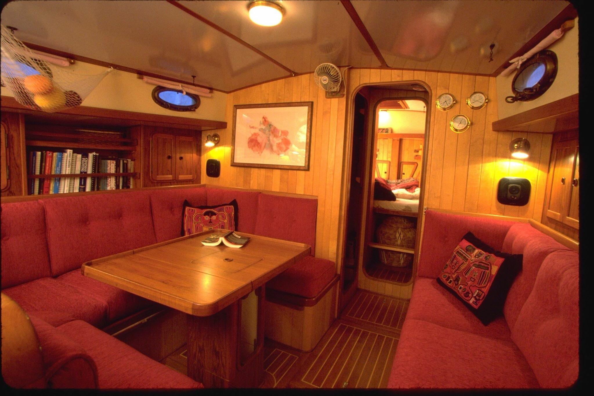 Ships can be surprisingly cozy r/CozyPlaces