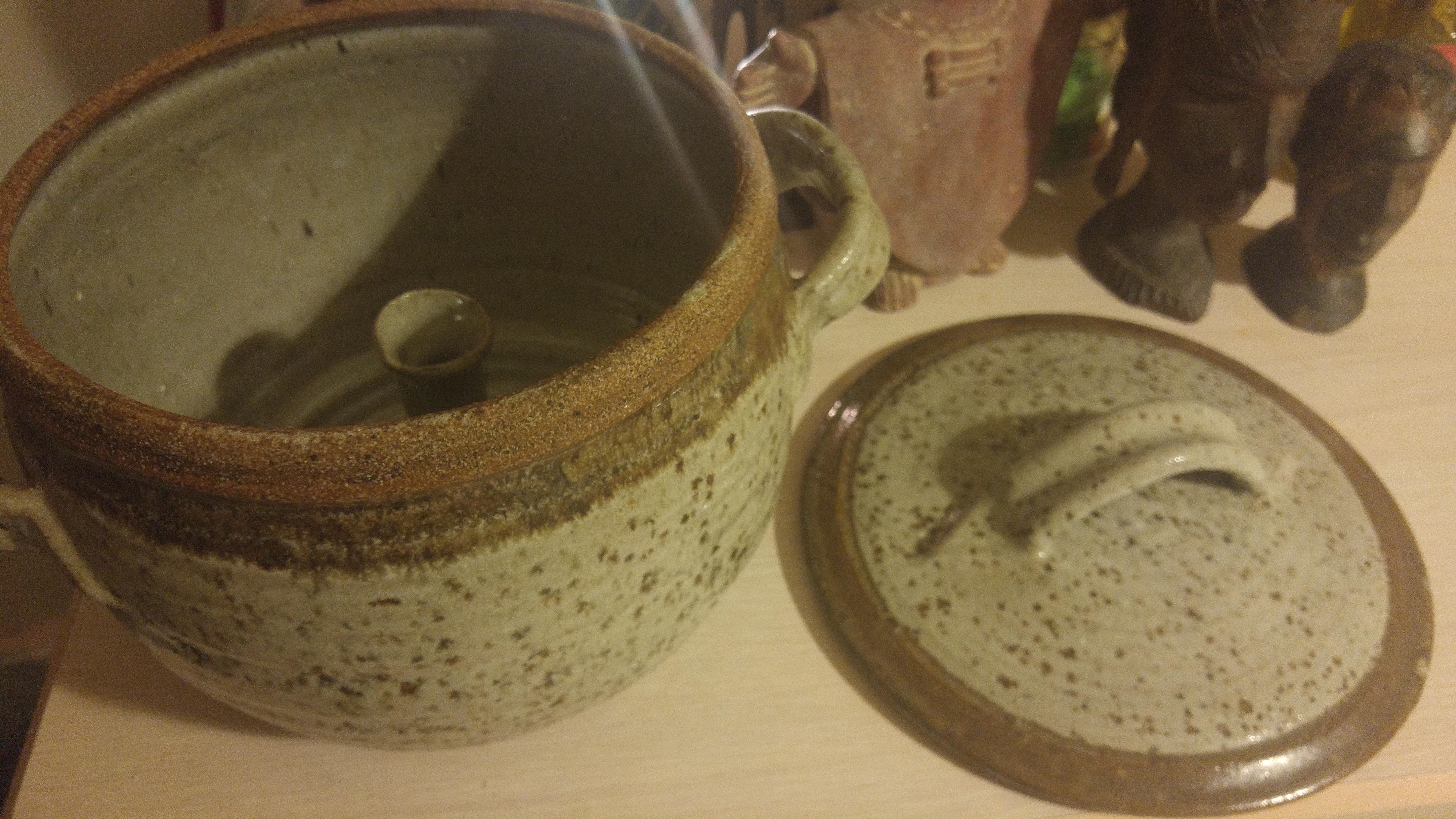 what is this used for? has a hole/chiney down the center. maybe a steam