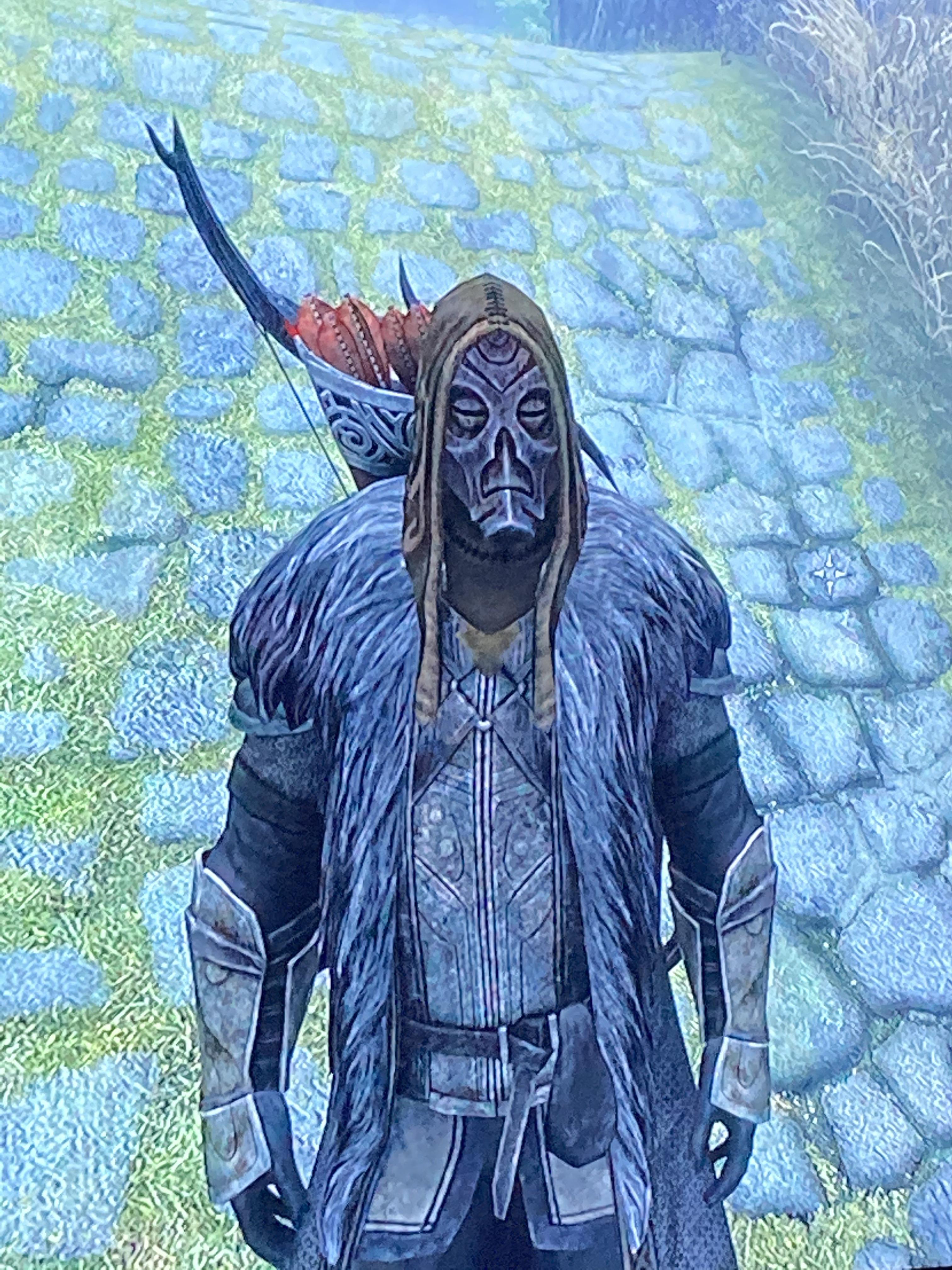 What can replace Hevnoraak and work with ulfric’s clothes? I want