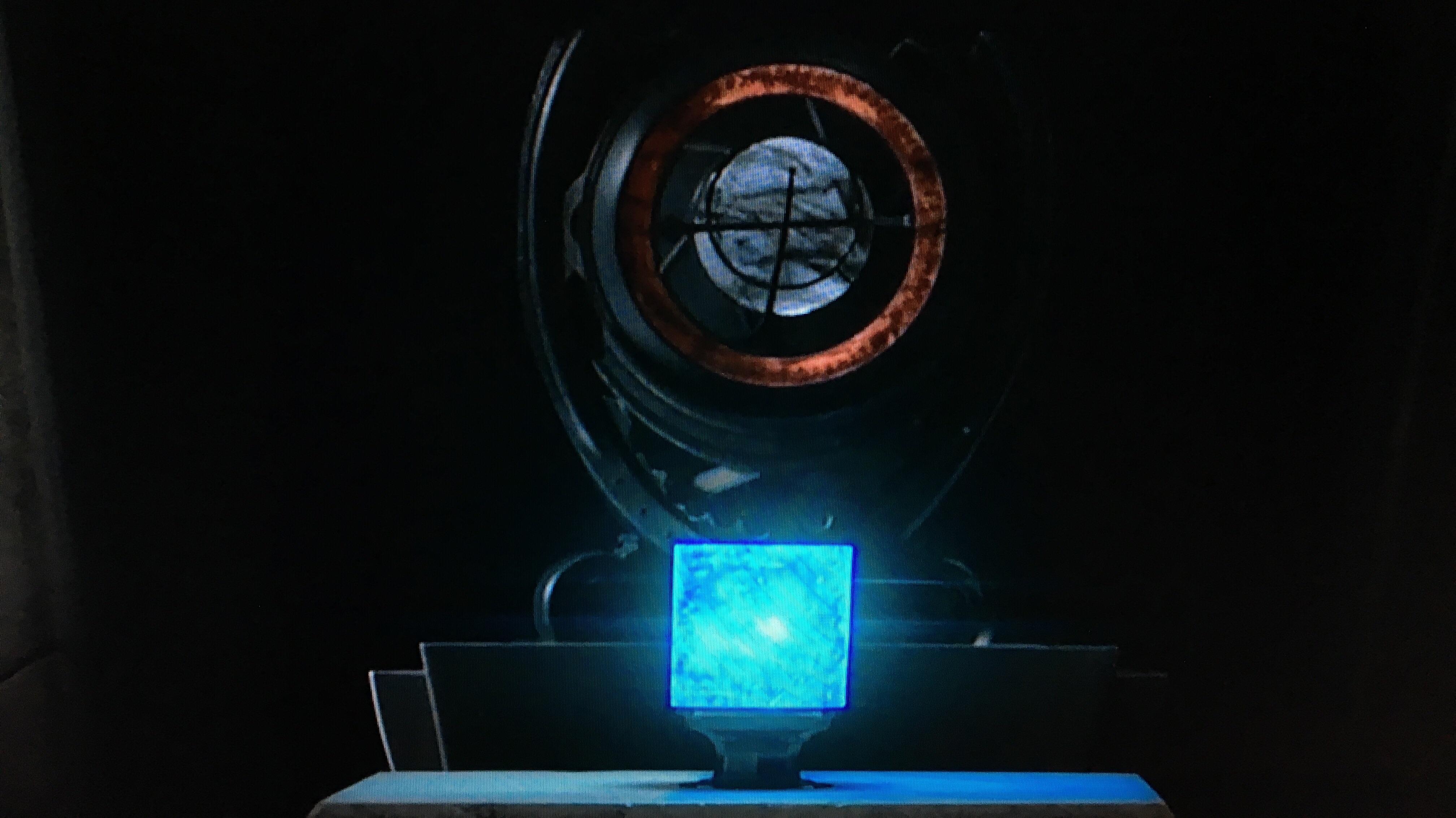 [Thor Ragnarok] What is this treasure sitting behind the Tesseract in