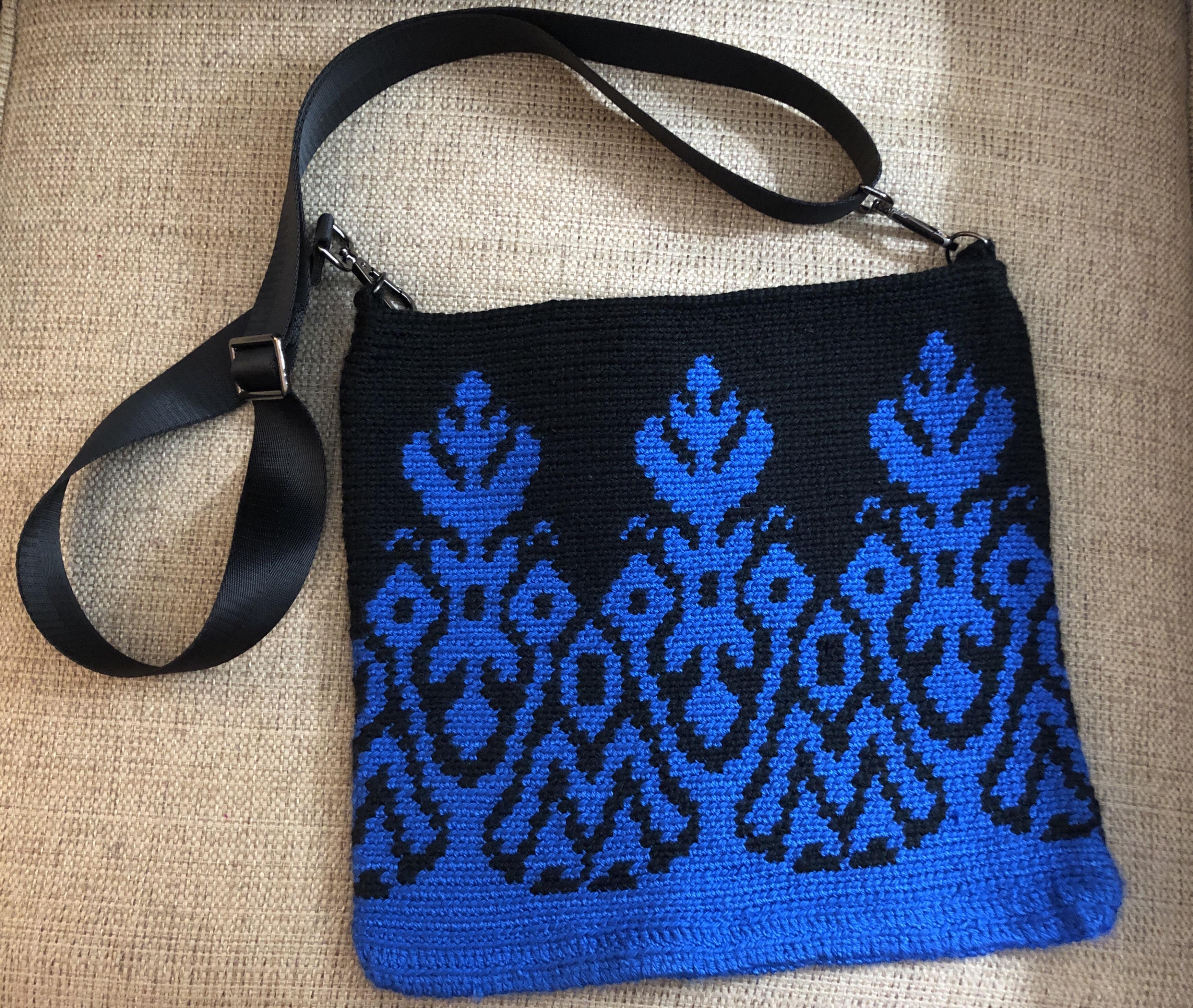 My very first crossbody bag is complete! r/crochet