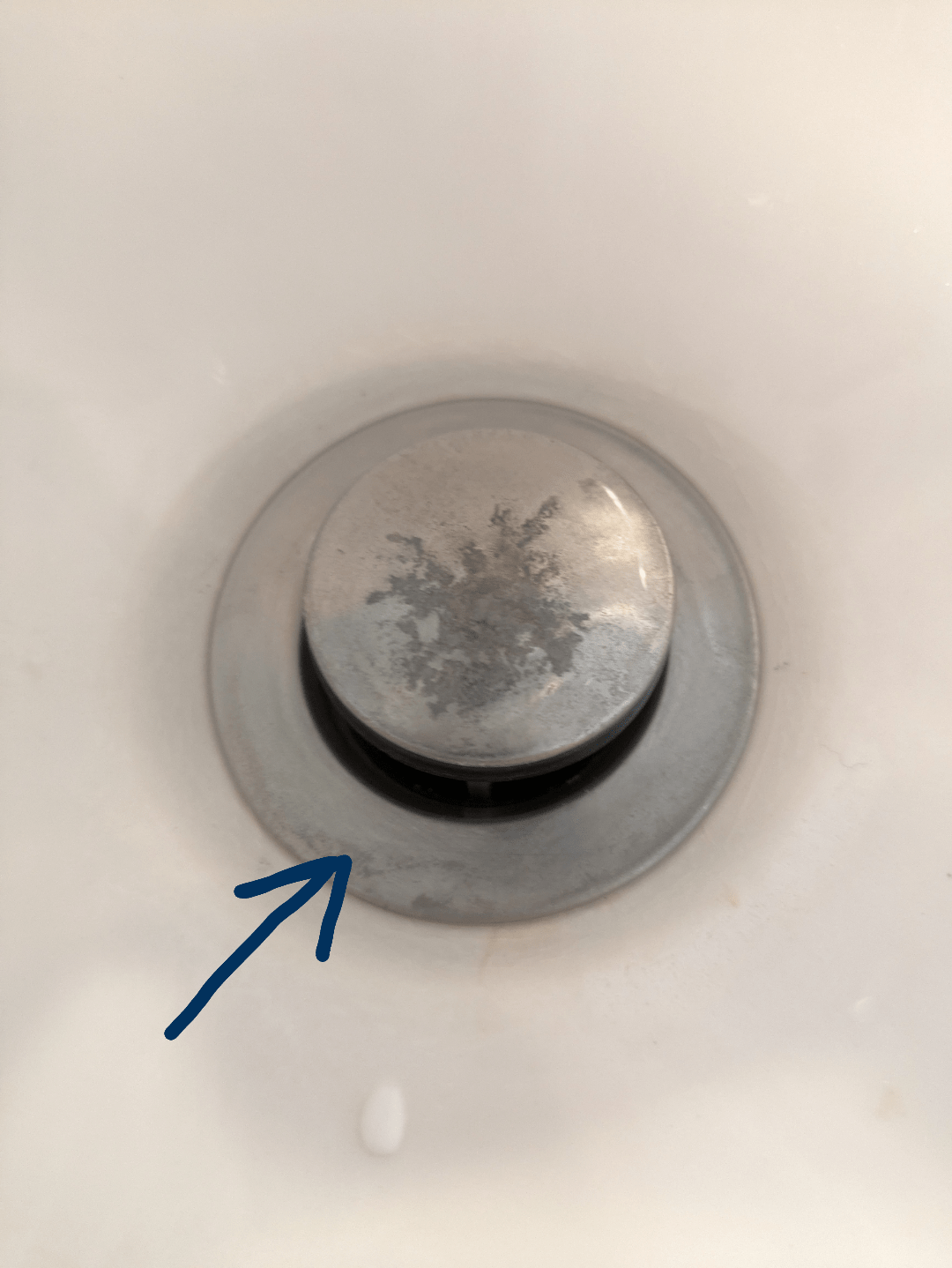 How do I remove the bathroom sink drain collar when it doesn't unscrew
