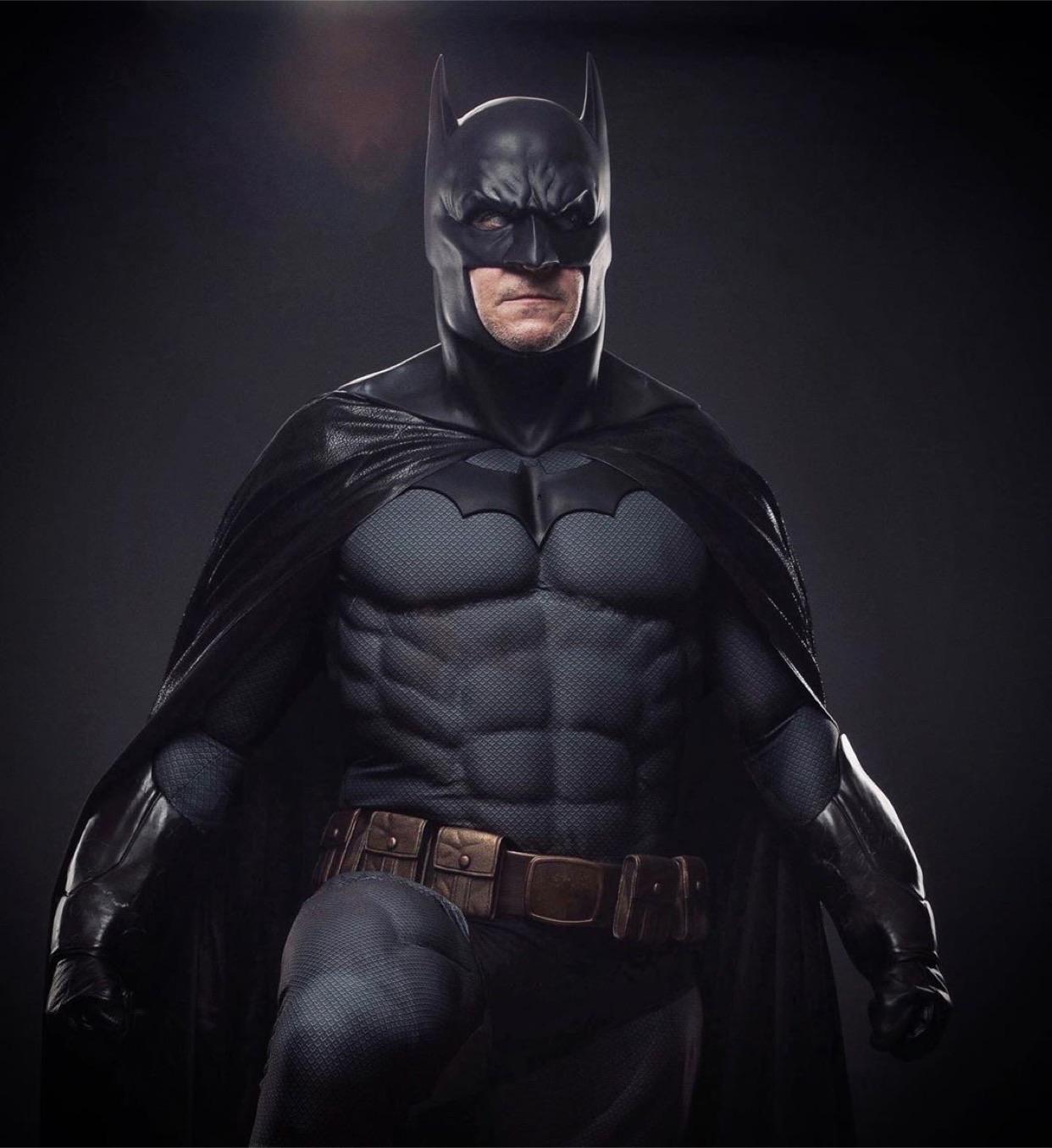 Descubrir 55+ imagen classic batman cosplay Abzlocal.mx