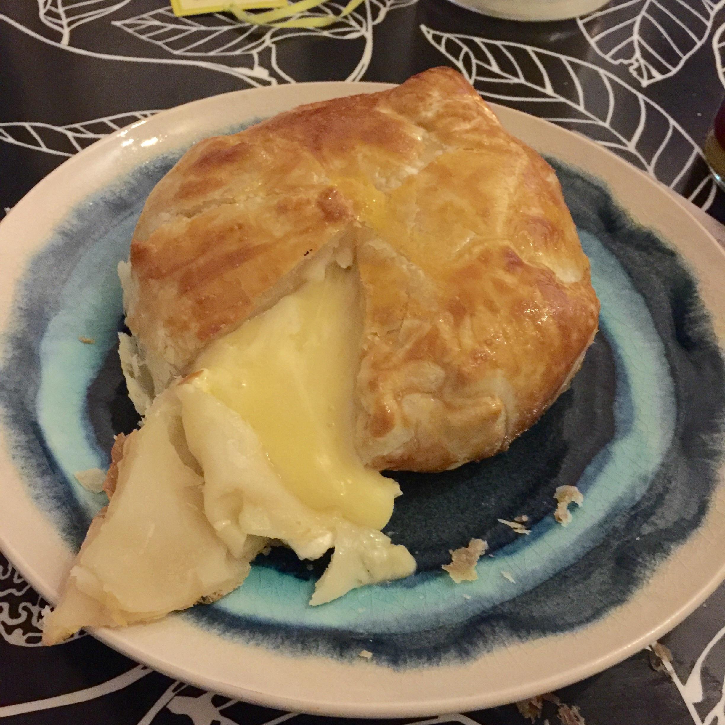 [HOMEMADE] I baked a cheese wheel in pastry r/food