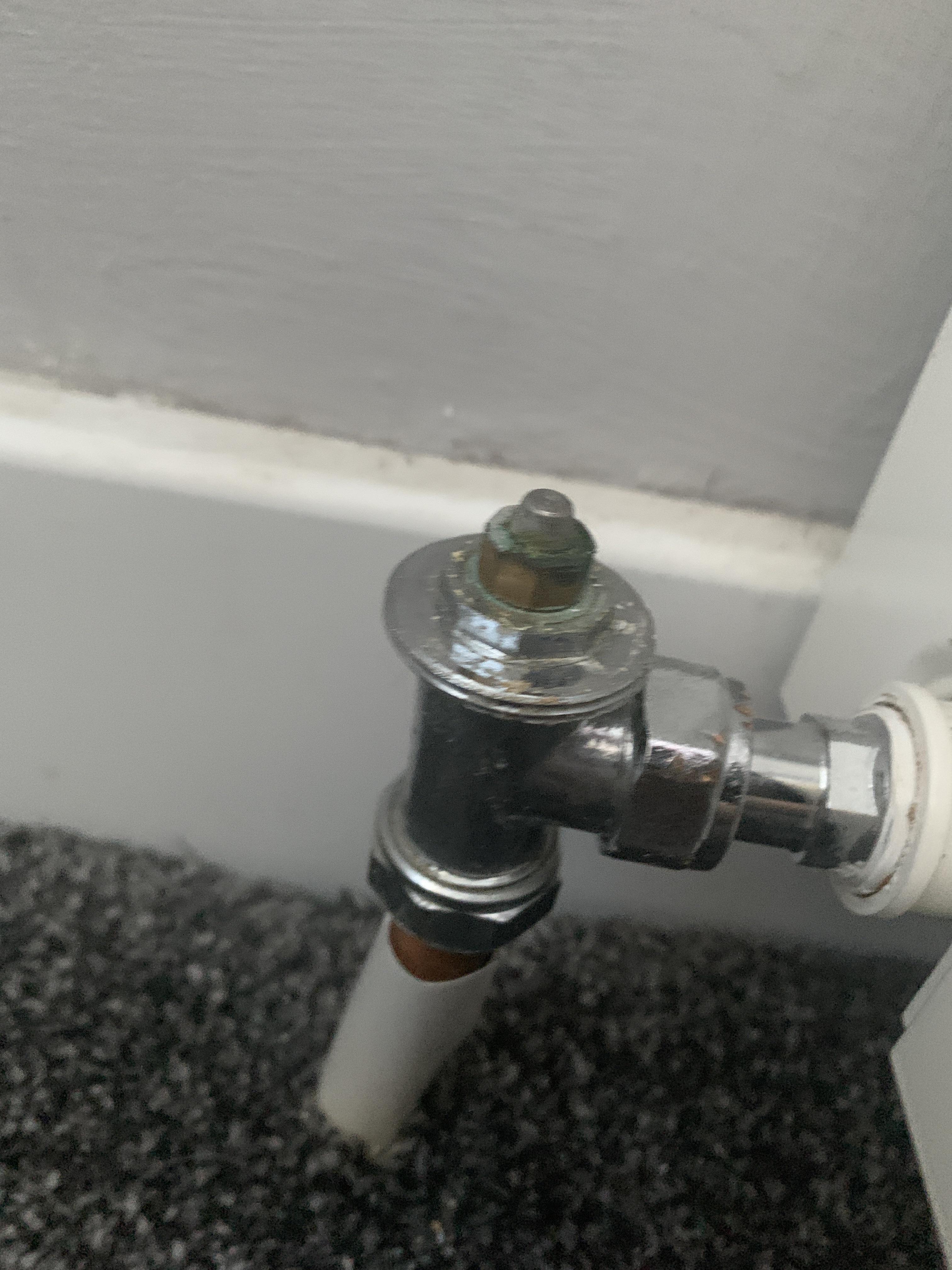 Radiator valve stuck open. Getting hot! r/Plumbing