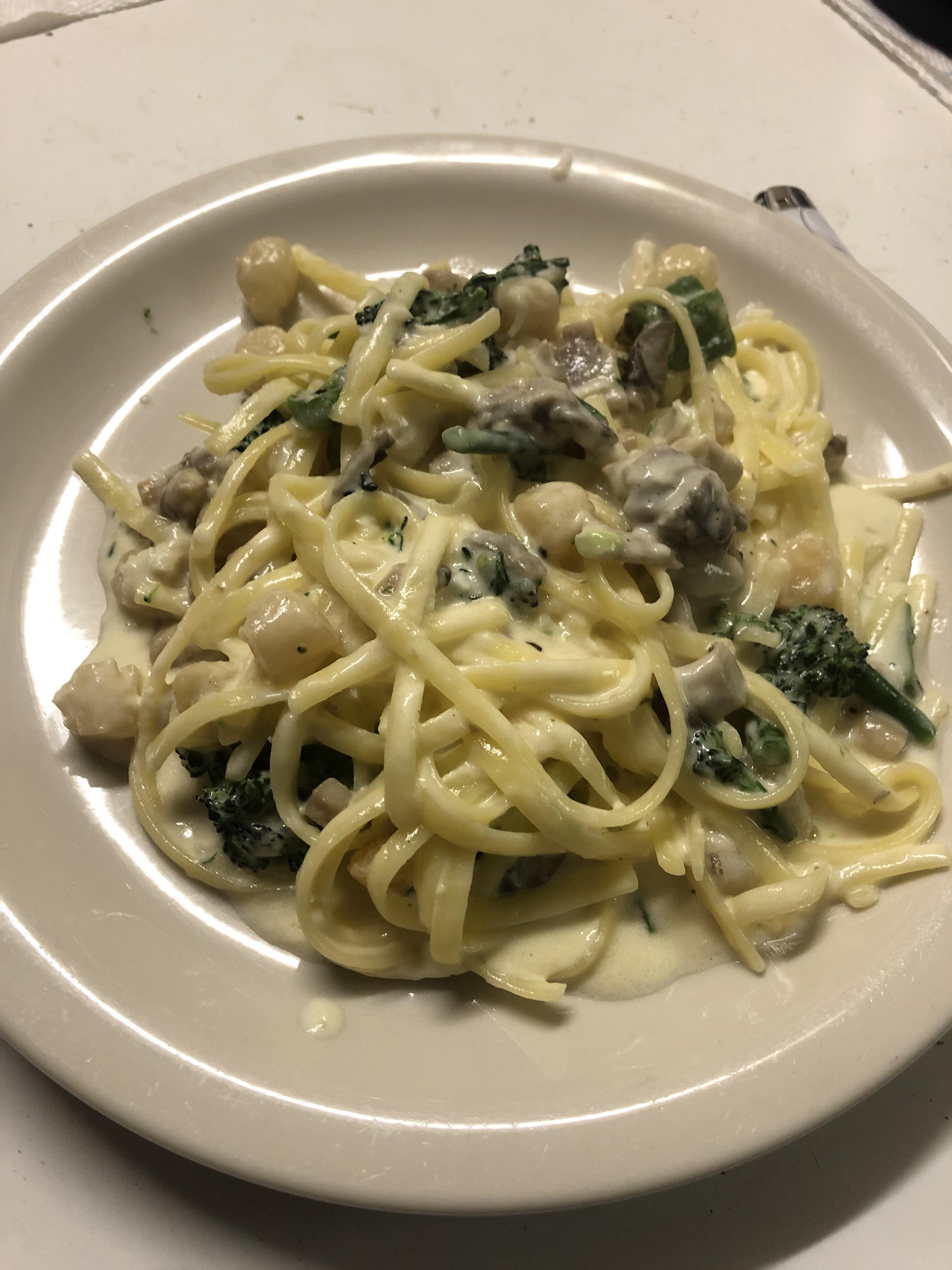 Scallop Alfredo with mushrooms and broccoli r/FoodPorn
