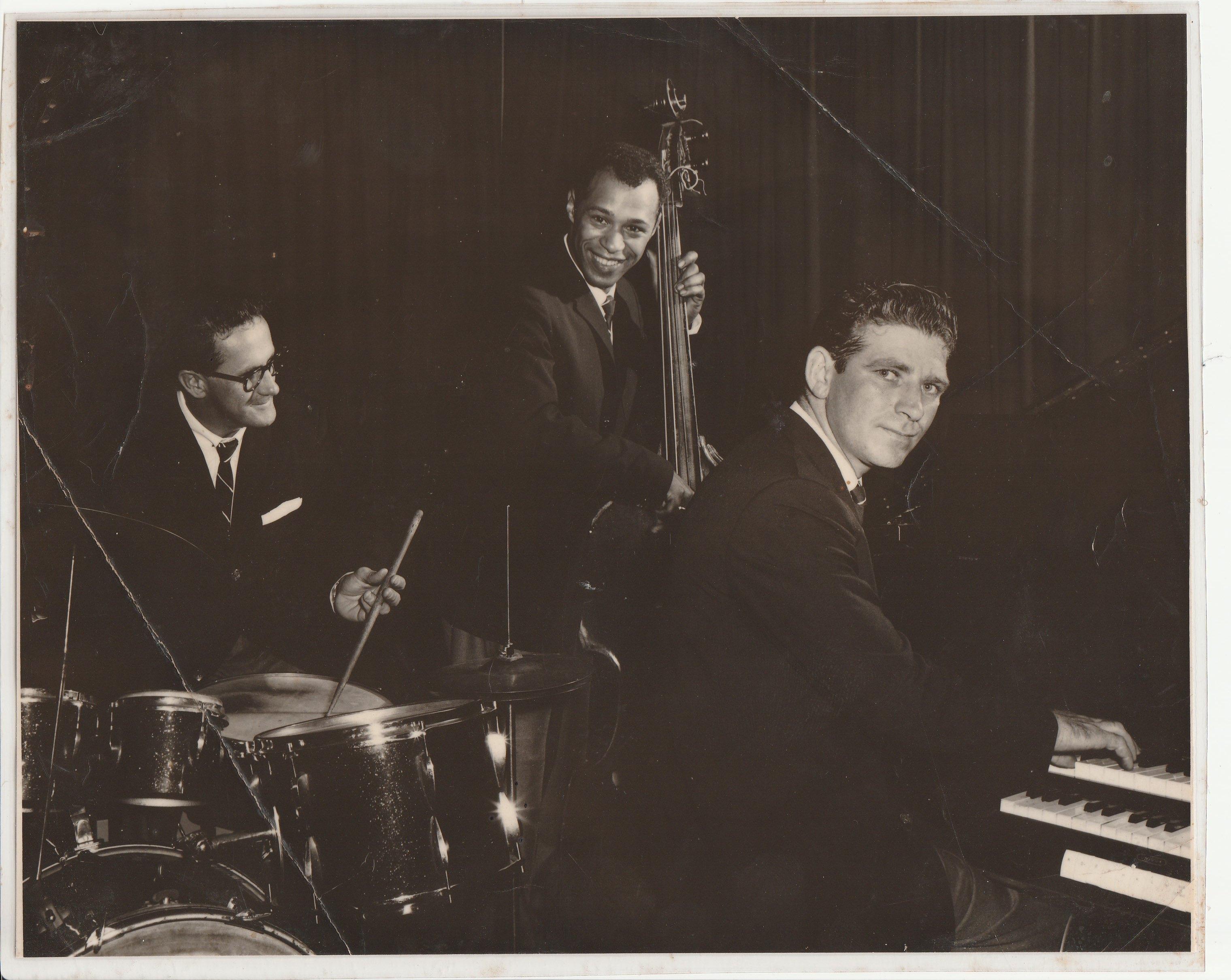 1960s jazz band featuring my grandfather on drums r/OldSchoolCool