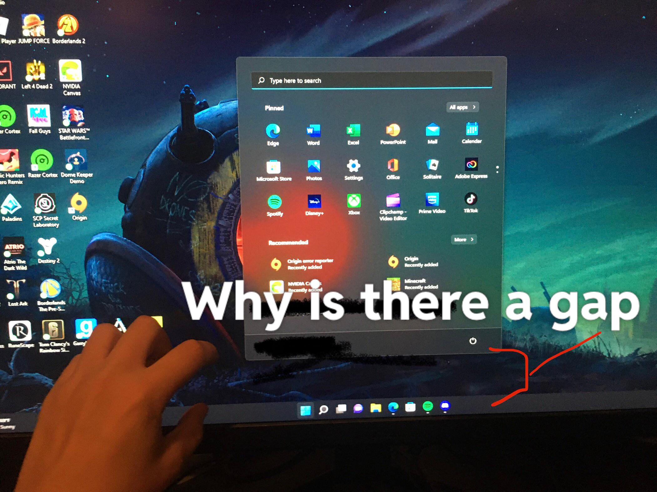 Why is there a gap between the menu and taskbar? r/Windows11