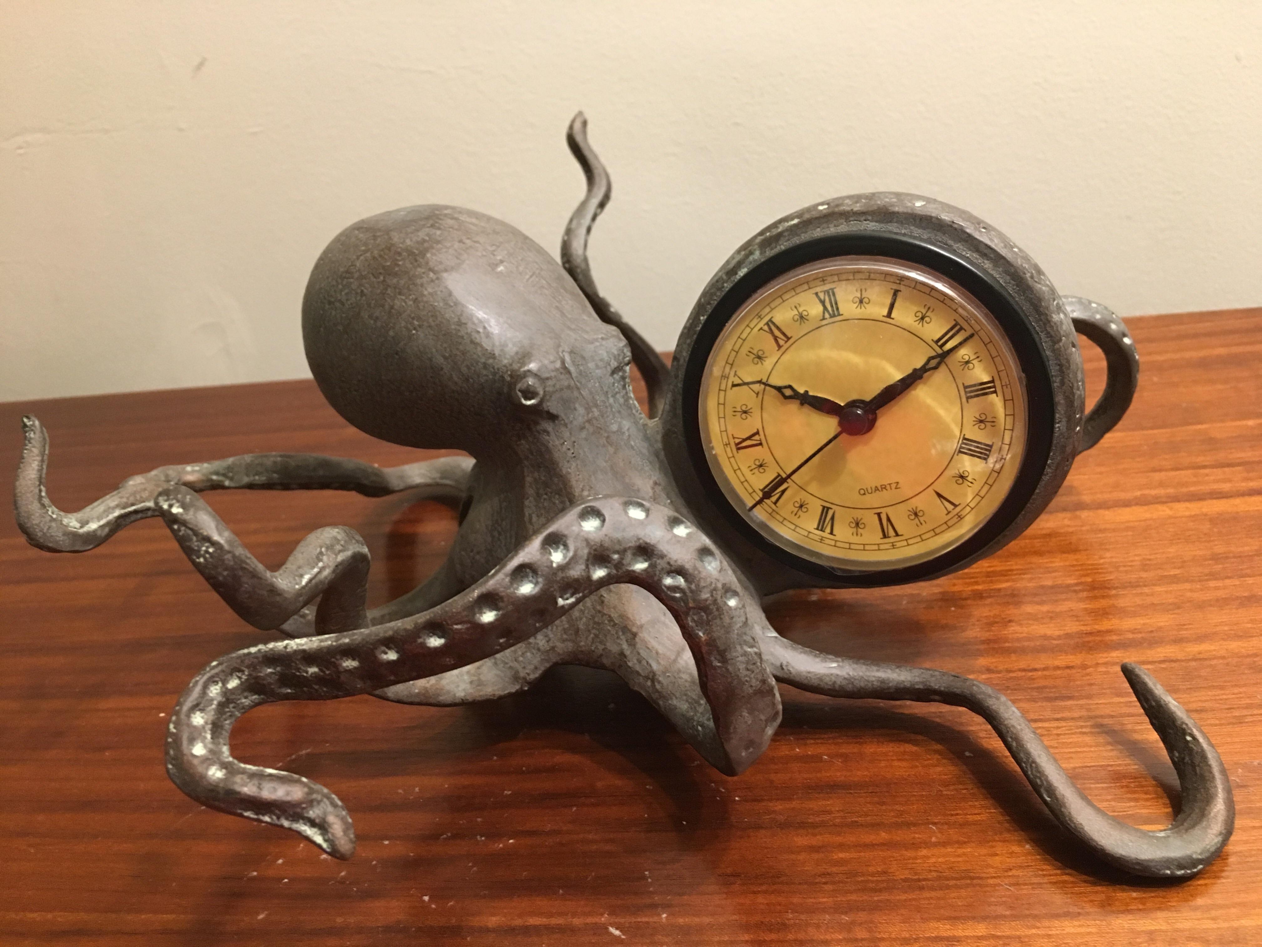 Octopus clock I bought in Hawaii today 🐙 r/octopus