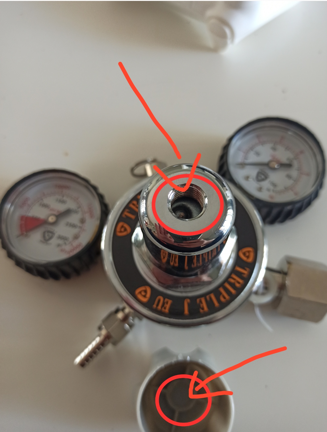 My co2 pressure regulator adjustable screw broke off the