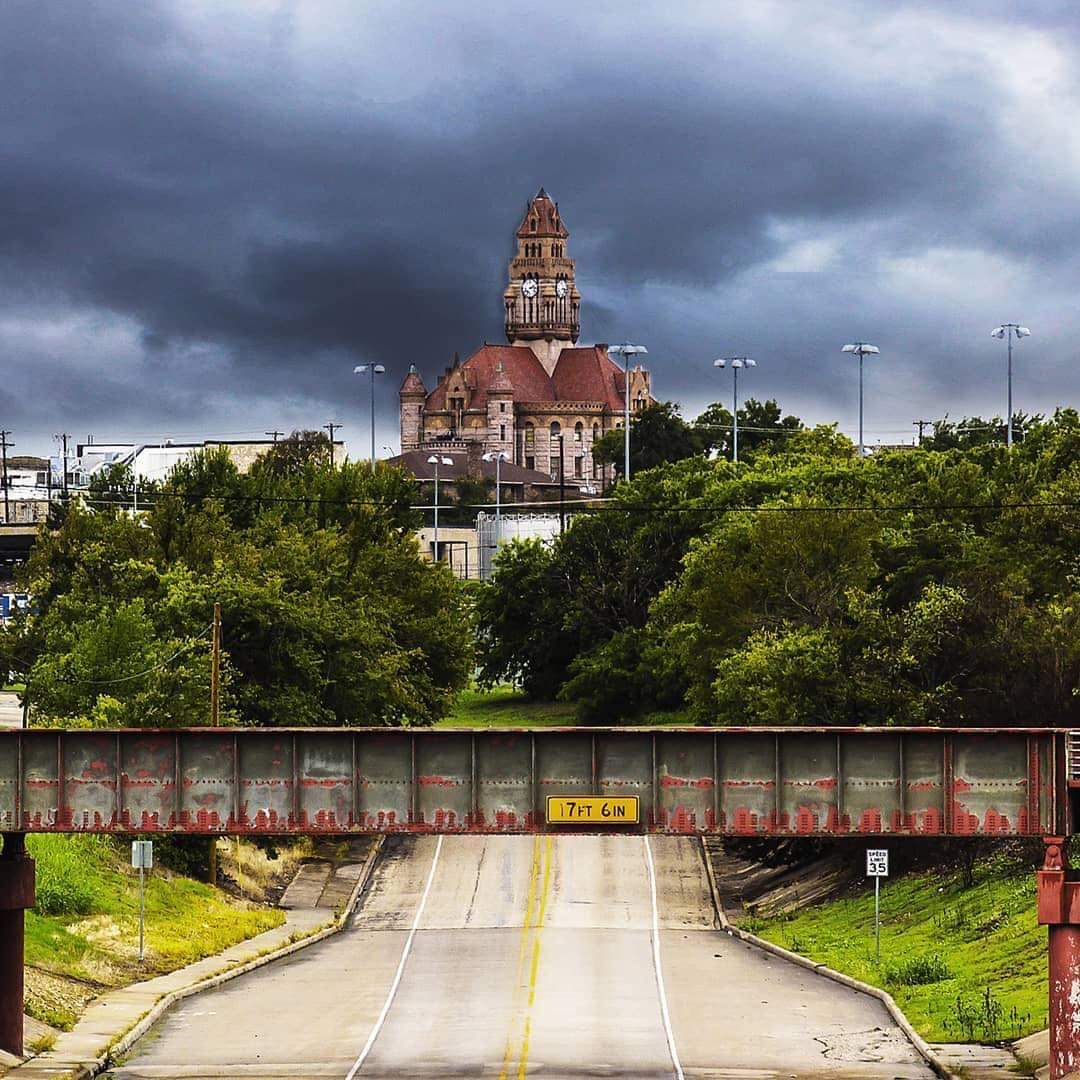 Decatur, Texas courthouse with an approaching storm. r/pics