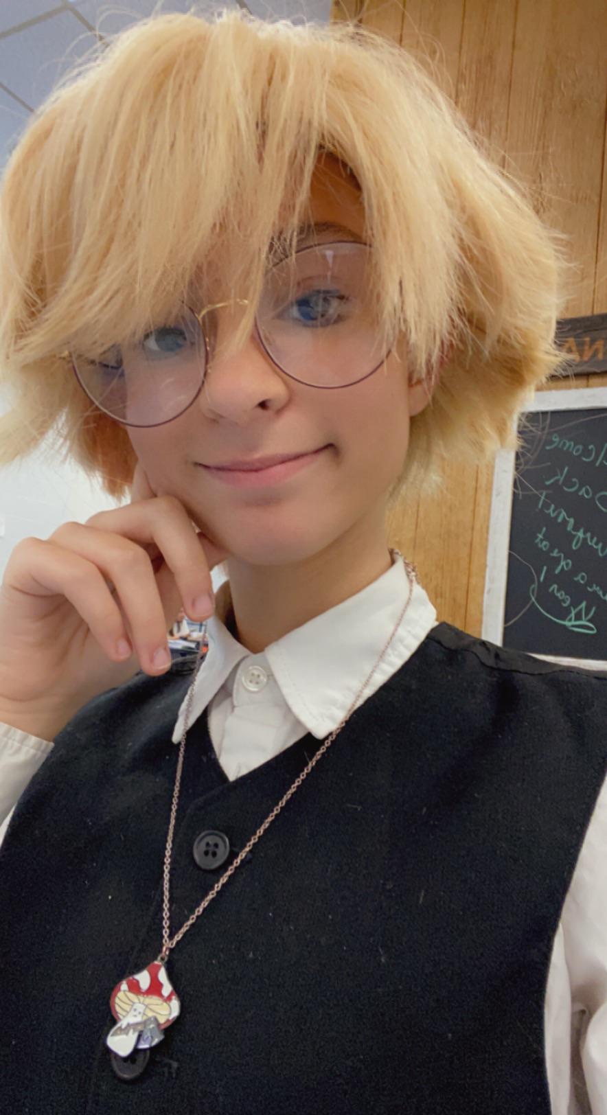 I got new frames for my glasses ) r/teenagers