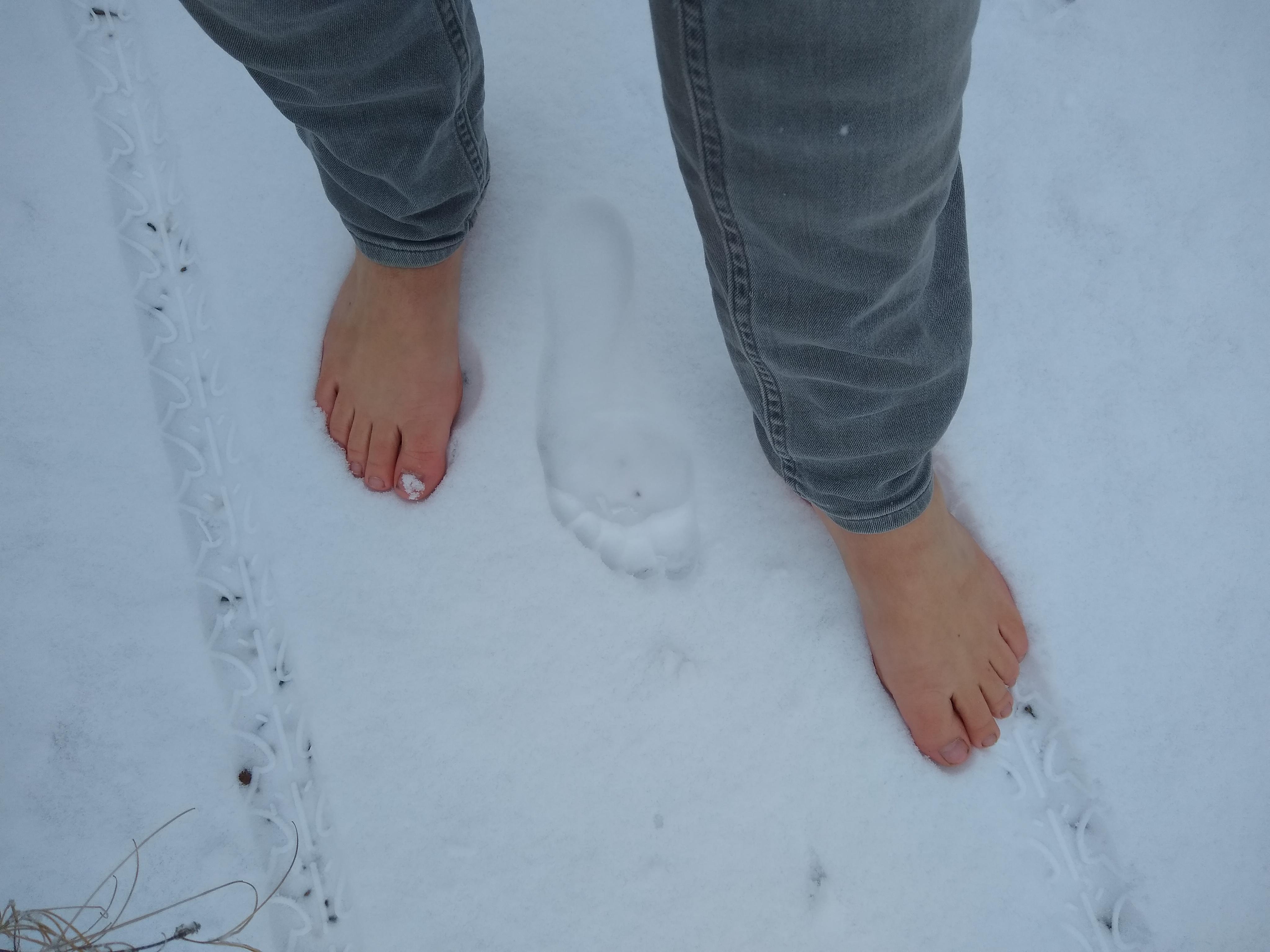Tried barefoot in the snow on my gravel trails today! r/BarefootRunning