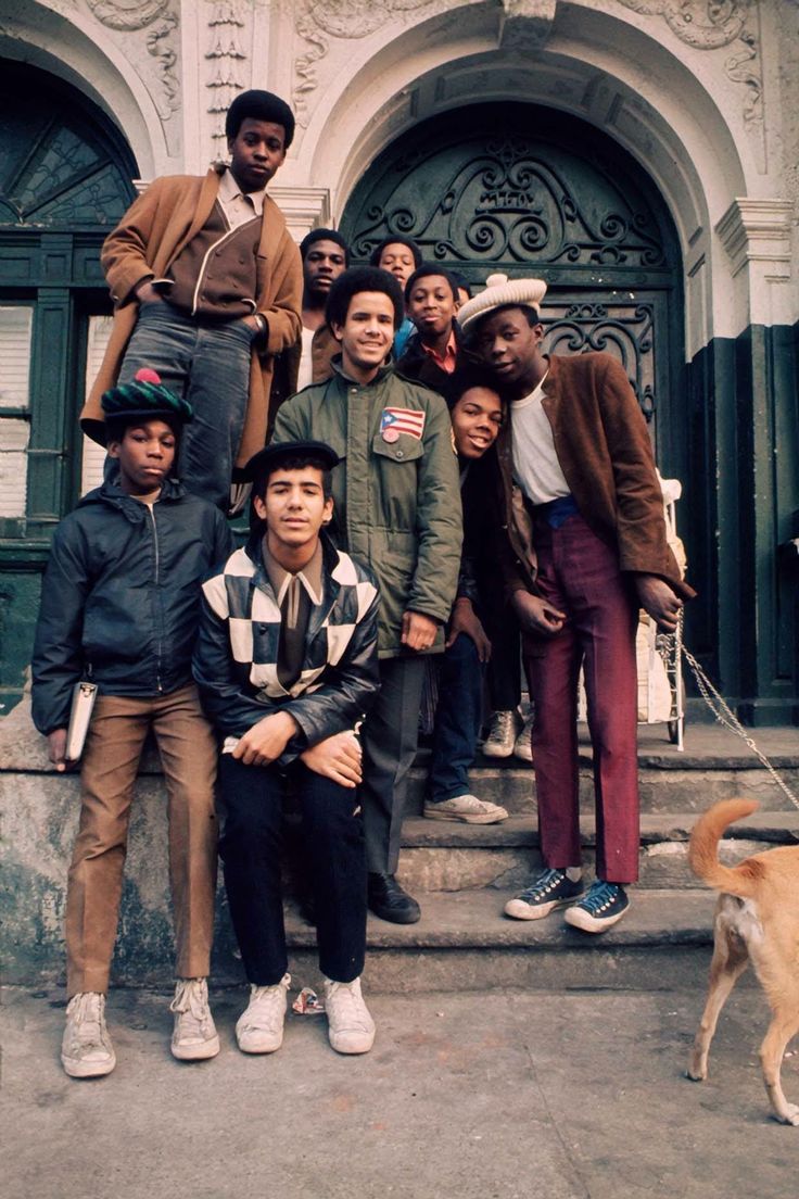 Teenagers in New York City's South Bronx, 1970s r/OldSchoolCool