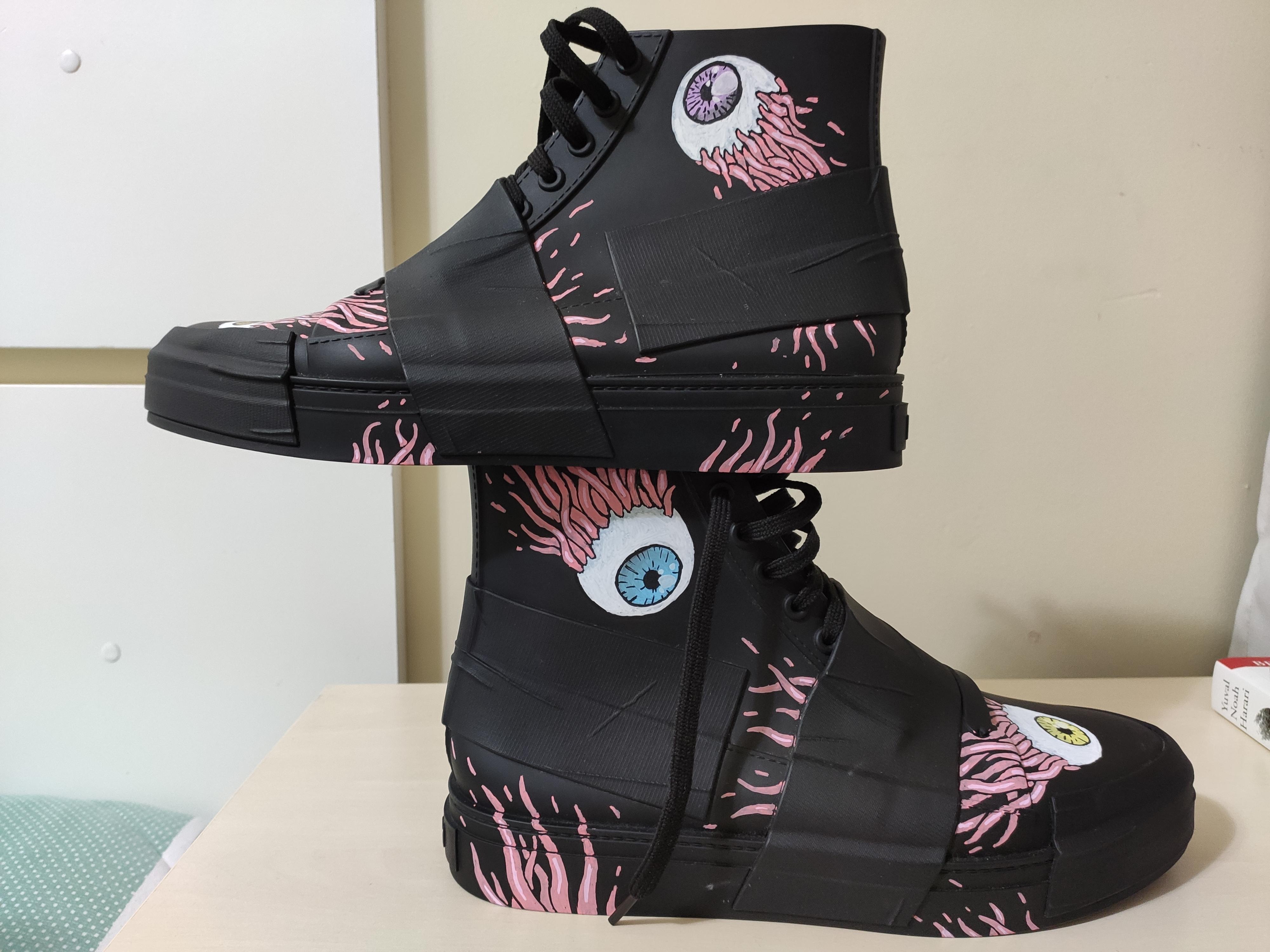 Tried making custom wandering eye sneakers ) r/Terraria