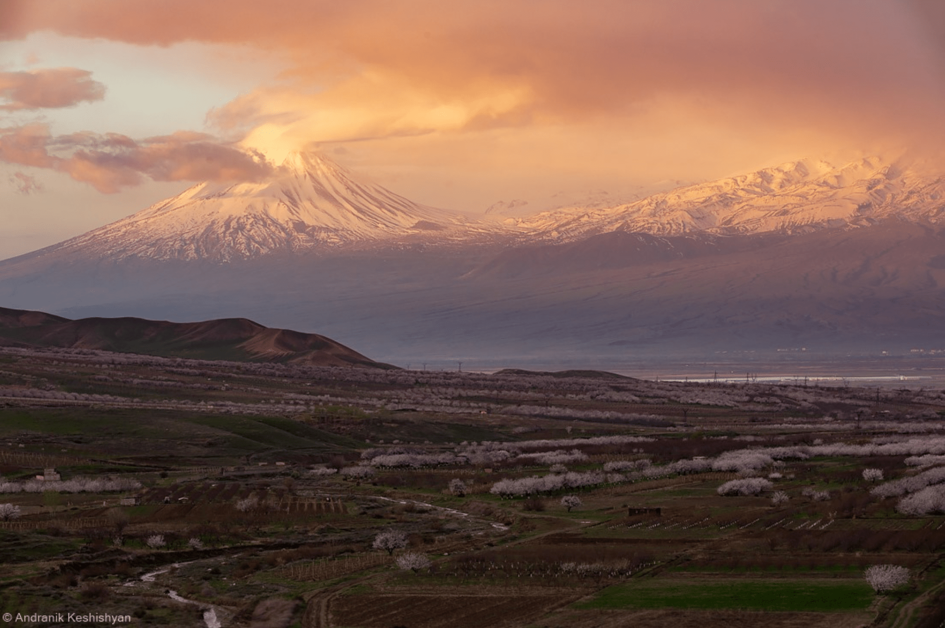 The Ararat valley at sunset 📸Andranik Keshishyan r/armenia