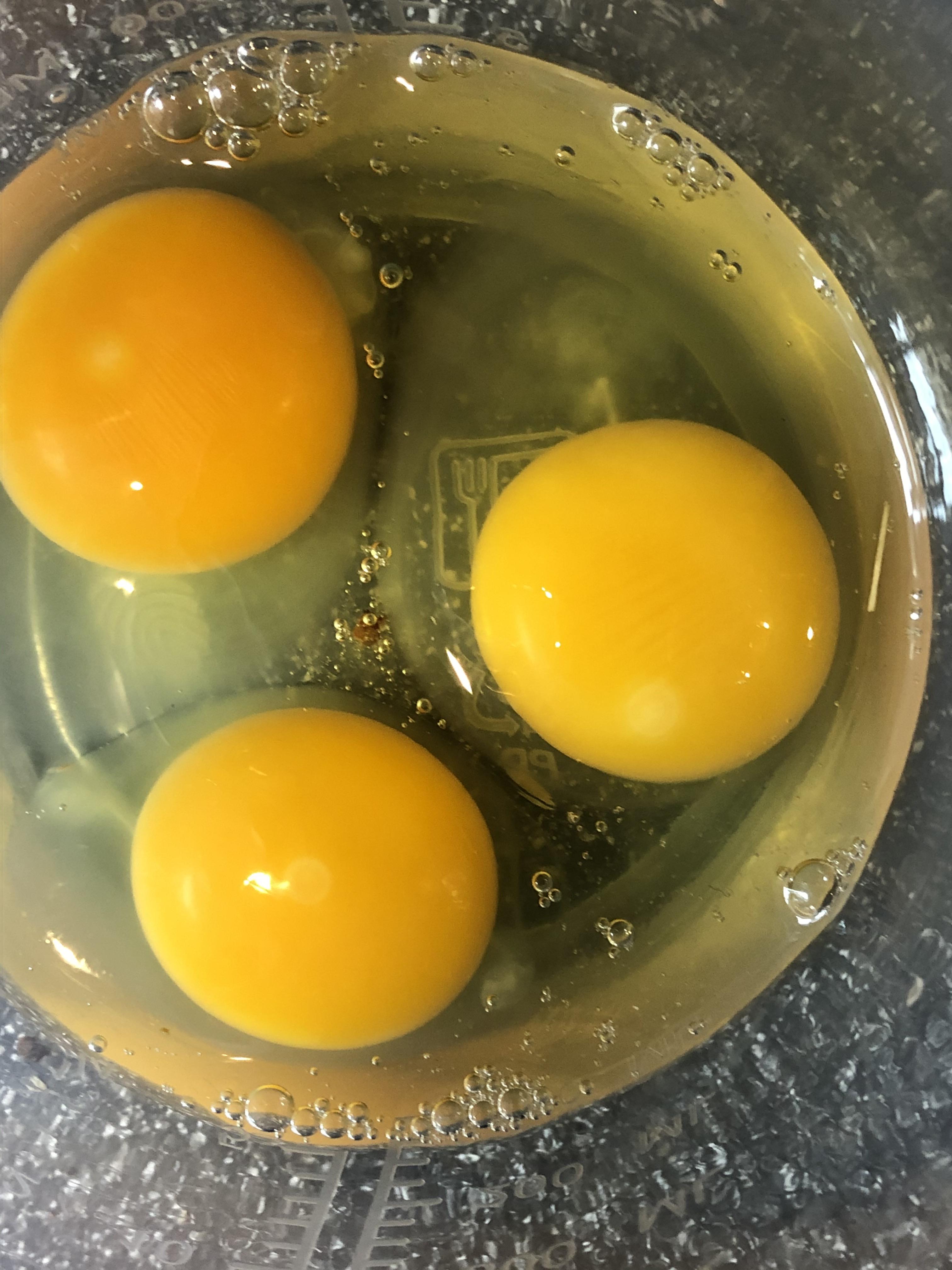 Are these eggs fertile ? r/chickens